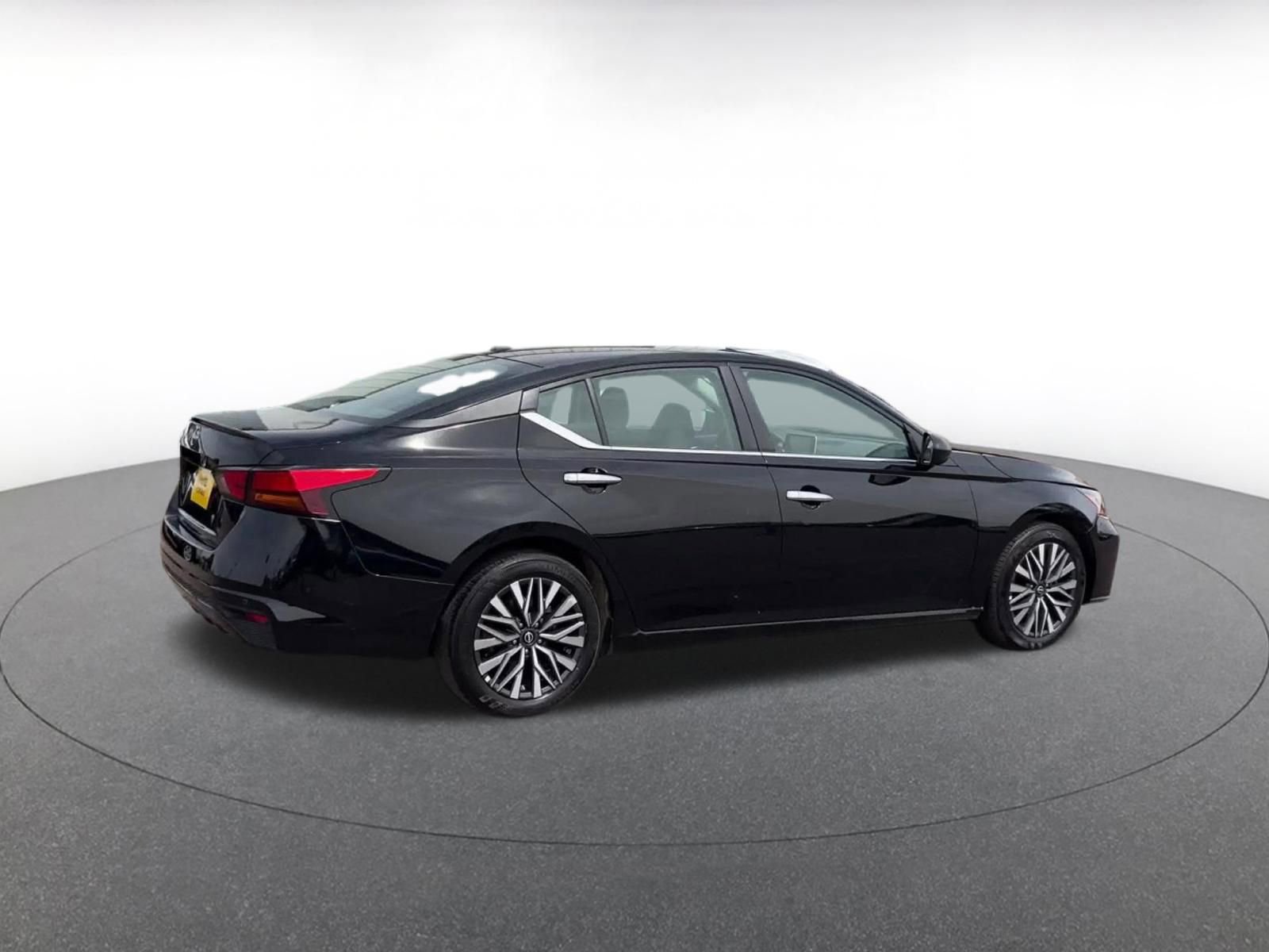 Thumbnail: 2025 Nissan Altima - 15