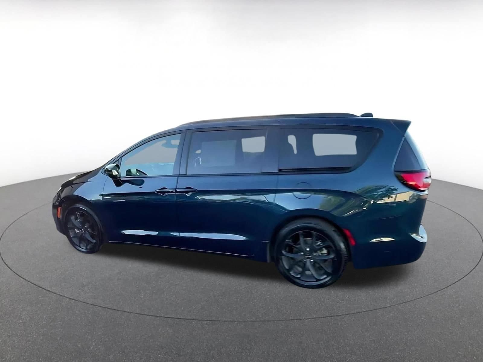 Thumbnail: 2025 Chrysler Pacifica - 10