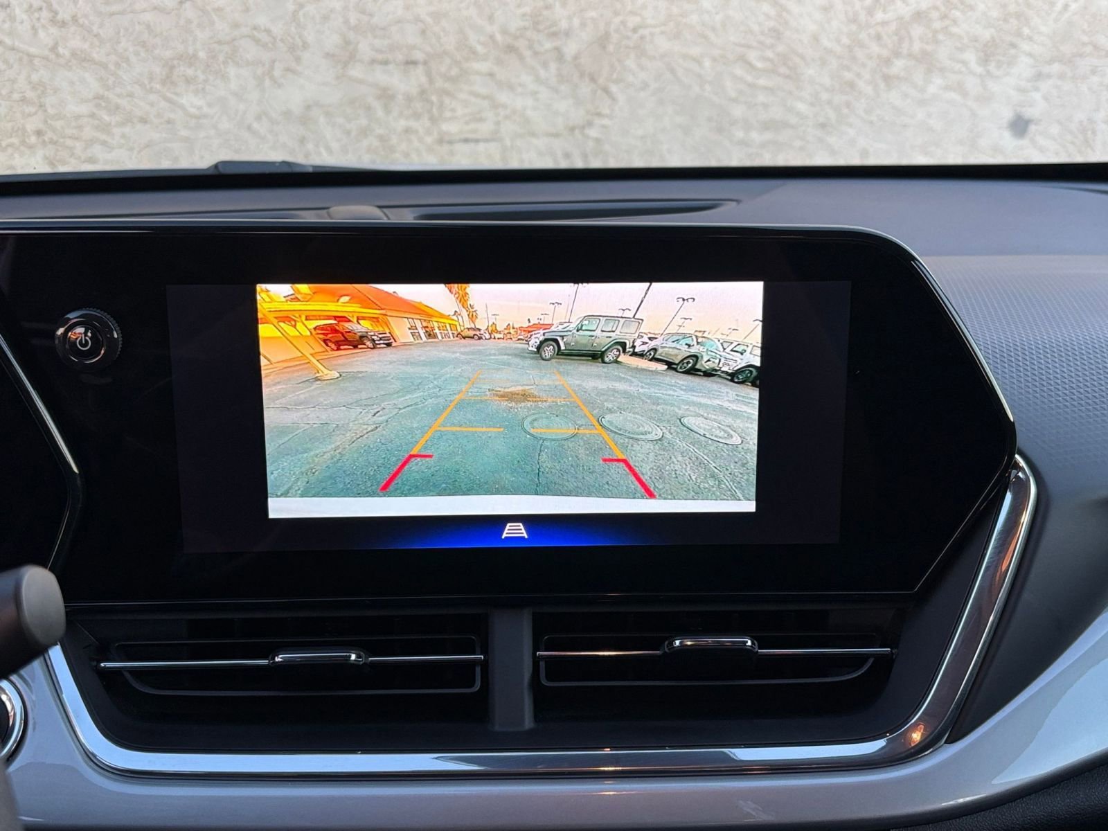 Thumbnail: 2025 Chevrolet Trax - 17