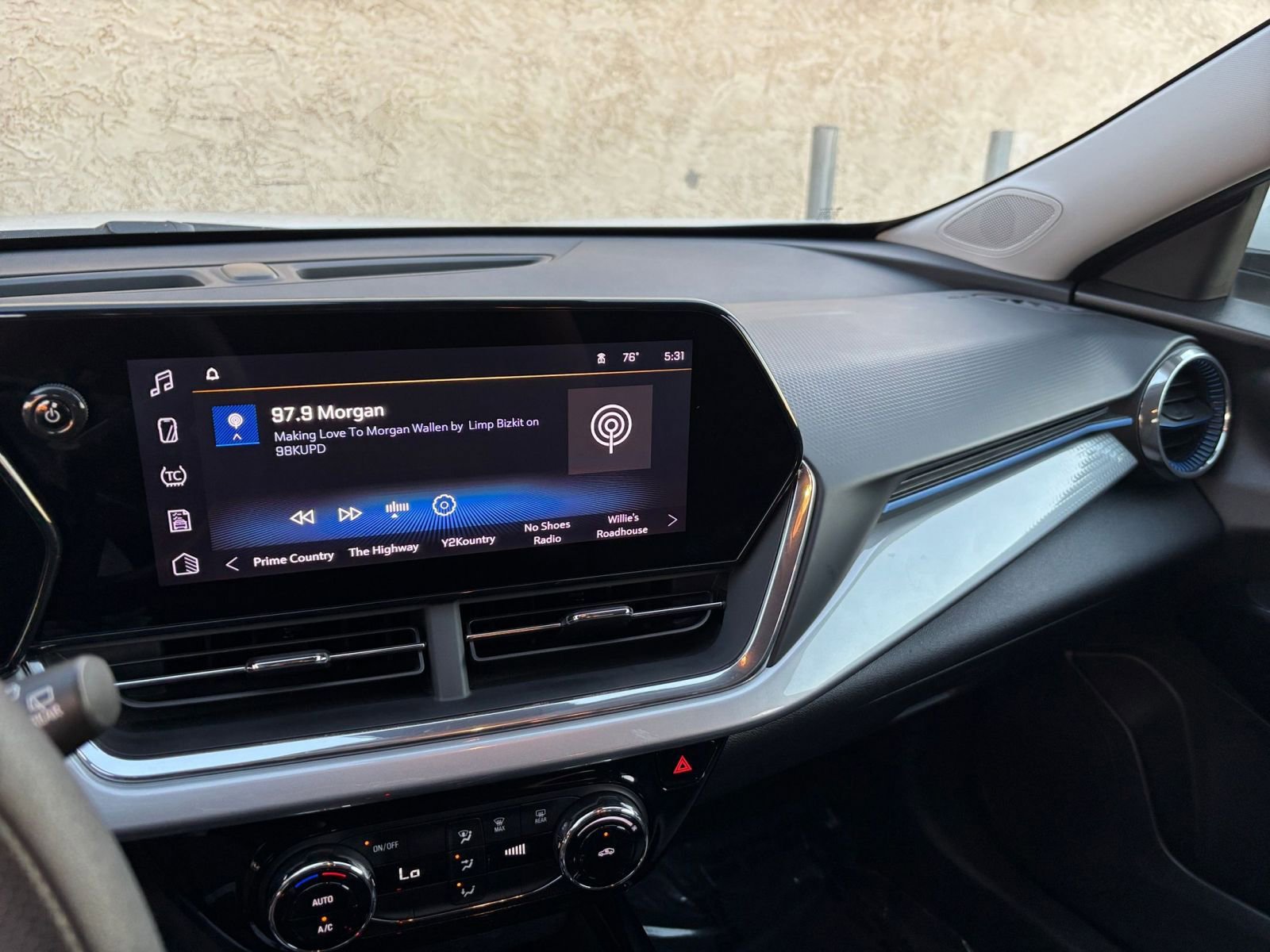 Thumbnail: 2025 Chevrolet Trax - 21