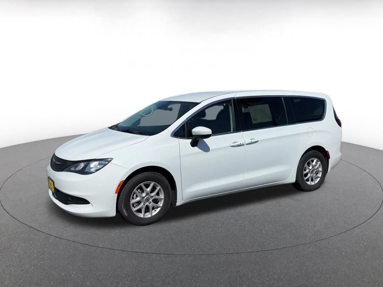 Thumbnail: 2023 Chrysler Voyager - 6