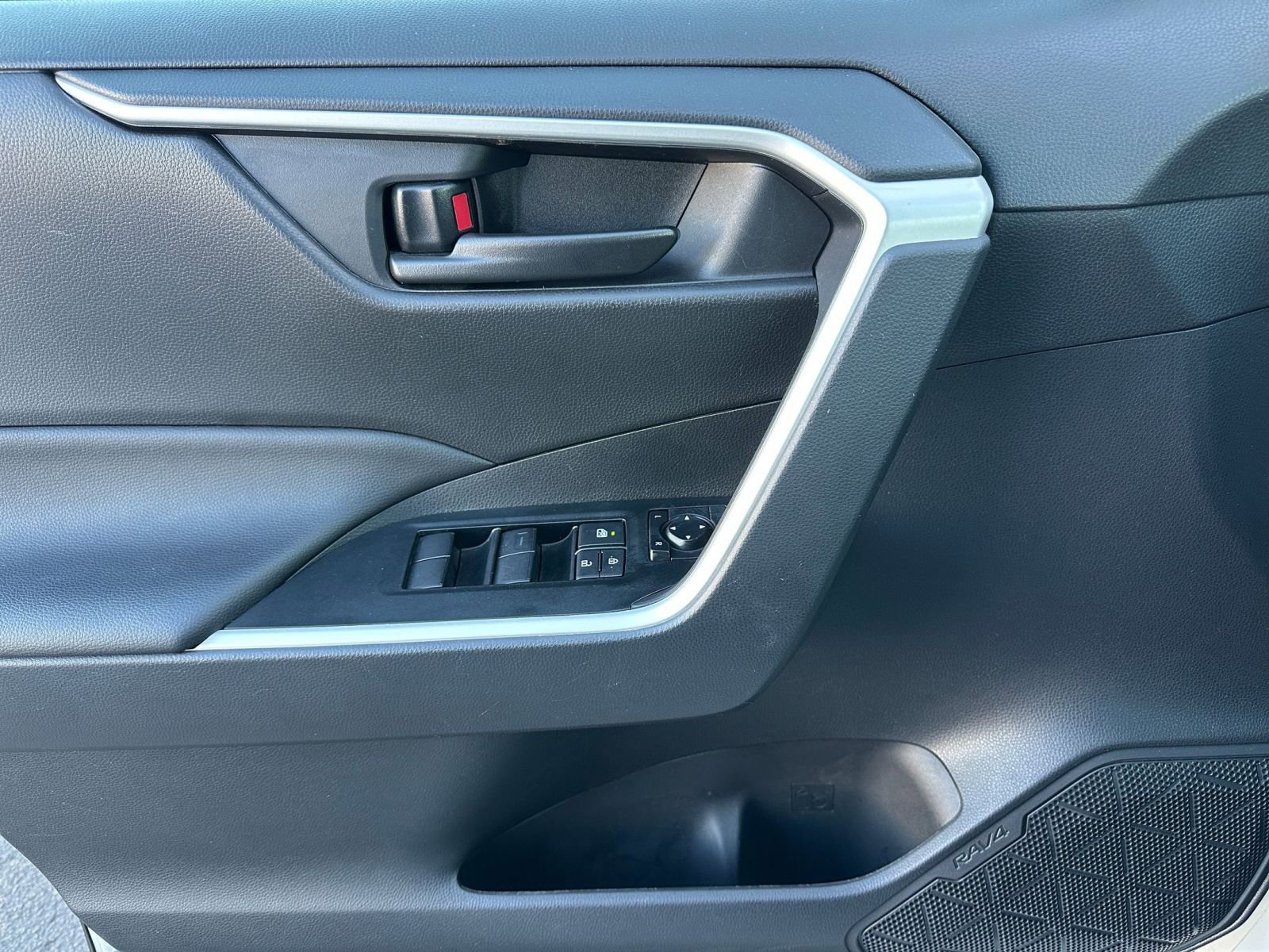 Thumbnail: 2025 Toyota RAV4 - 20