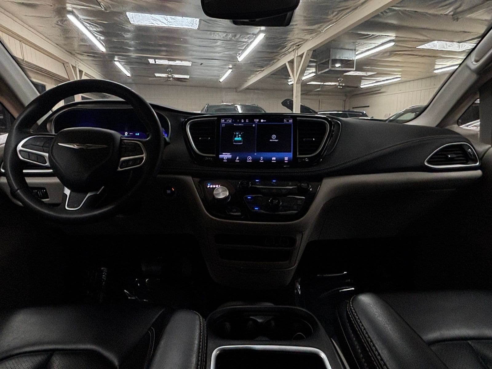 Thumbnail: 2023 Chrysler Pacifica - 35