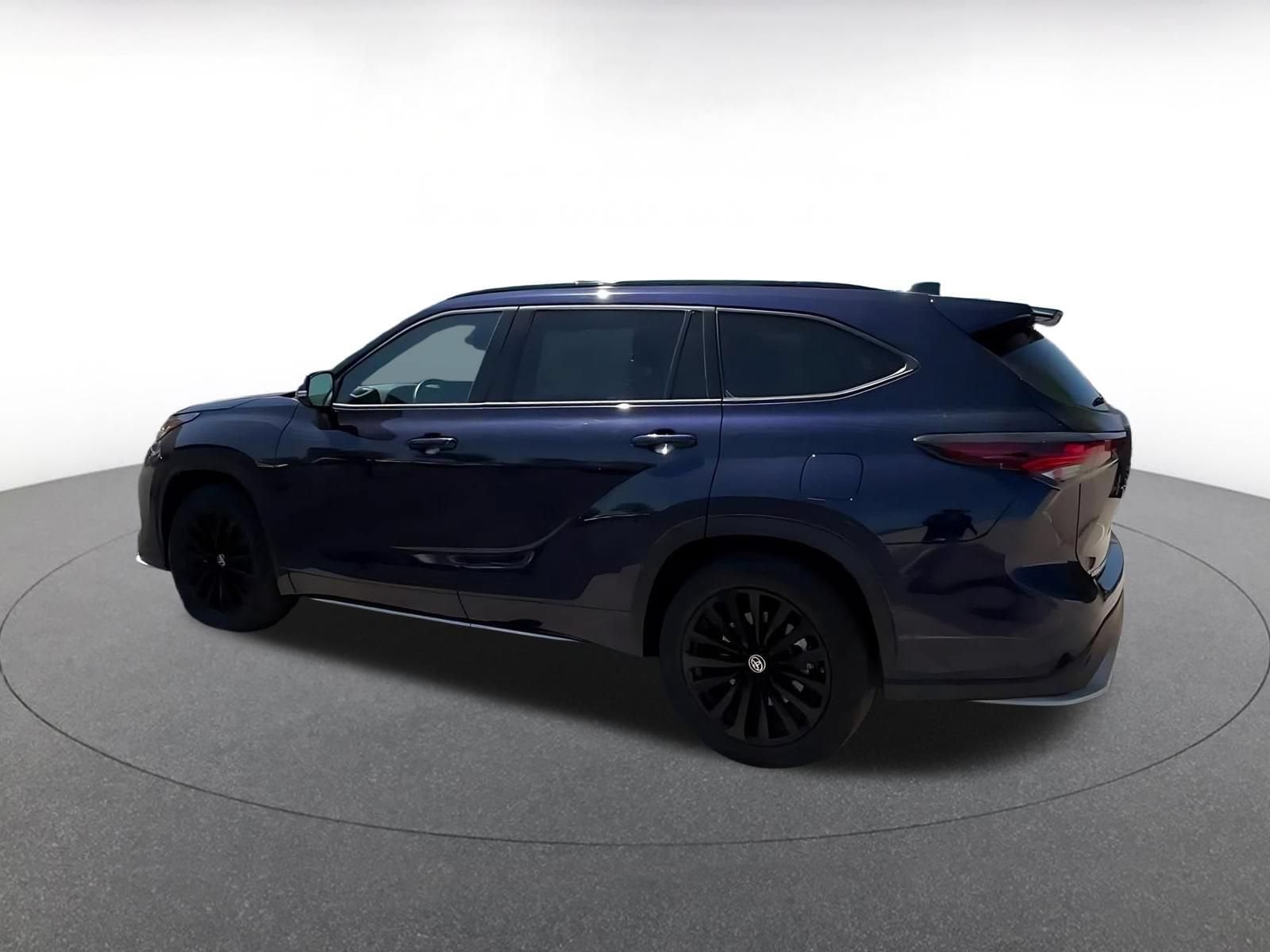 Thumbnail: 2025 Toyota Highlander - 10