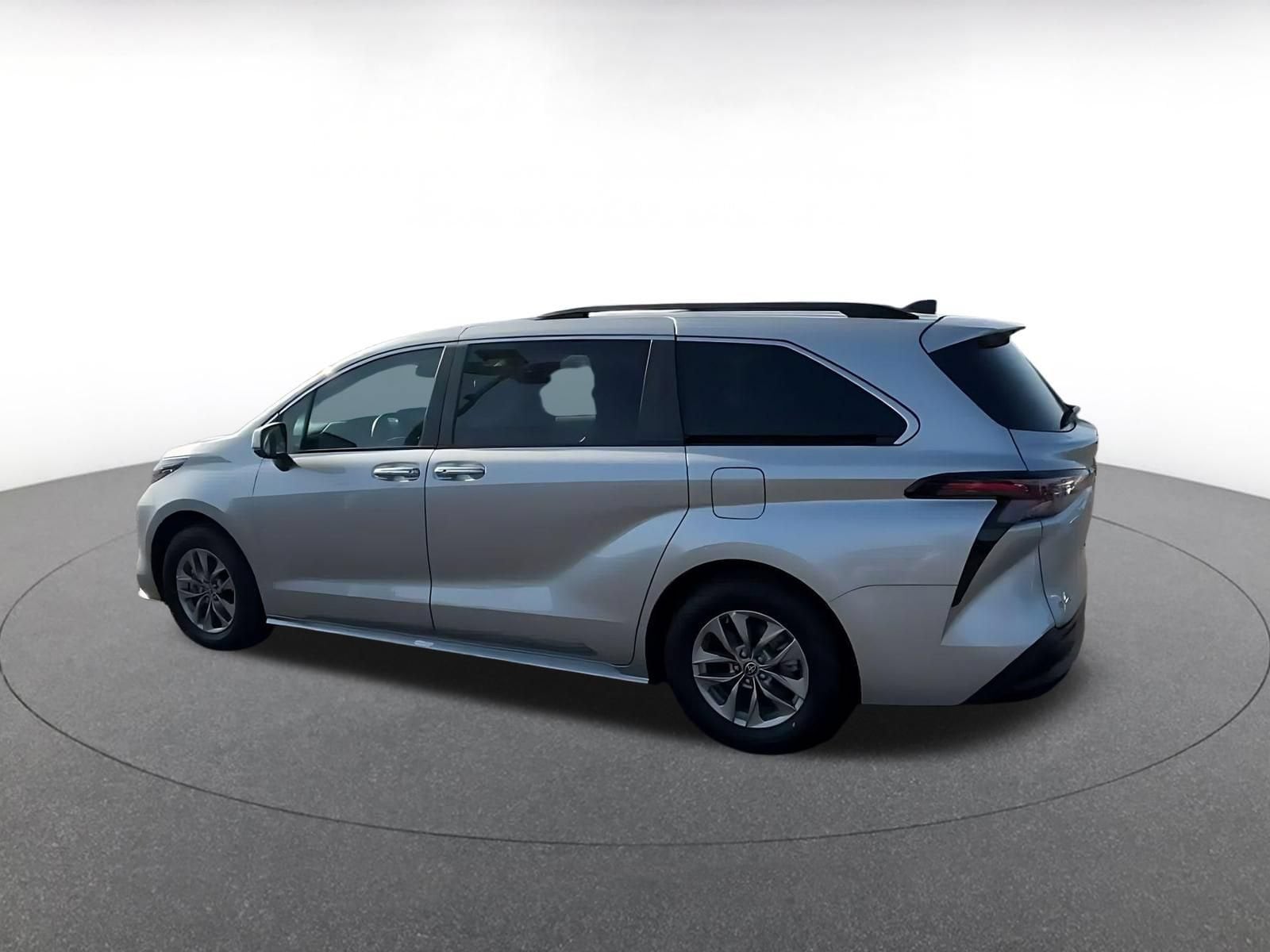 Thumbnail: 2025 Toyota Sienna - 9