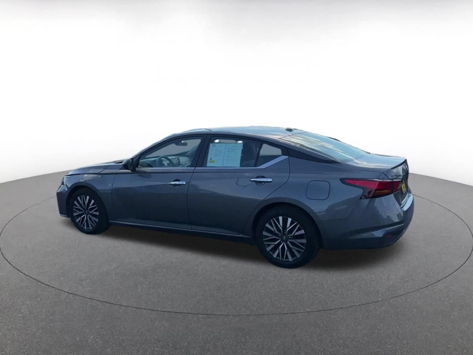 Thumbnail: 2025 Nissan Altima - 9