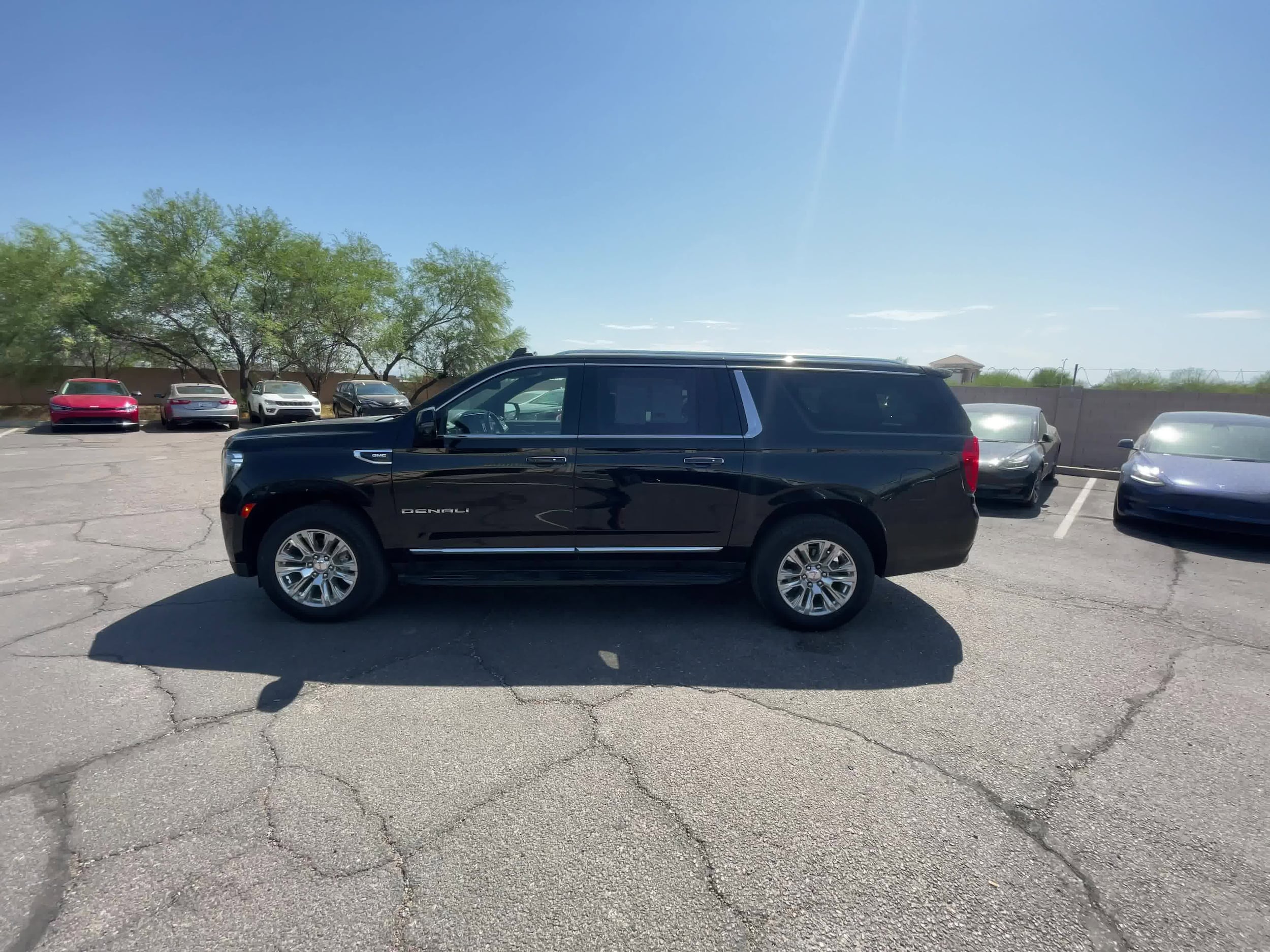 2023 GMC Yukon XL Denali 8