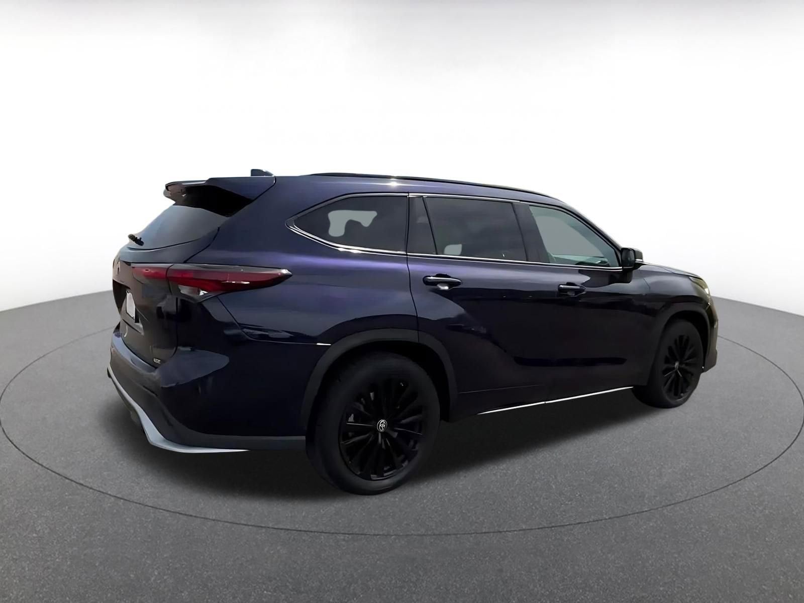 Thumbnail: 2024 Toyota Highlander - 15