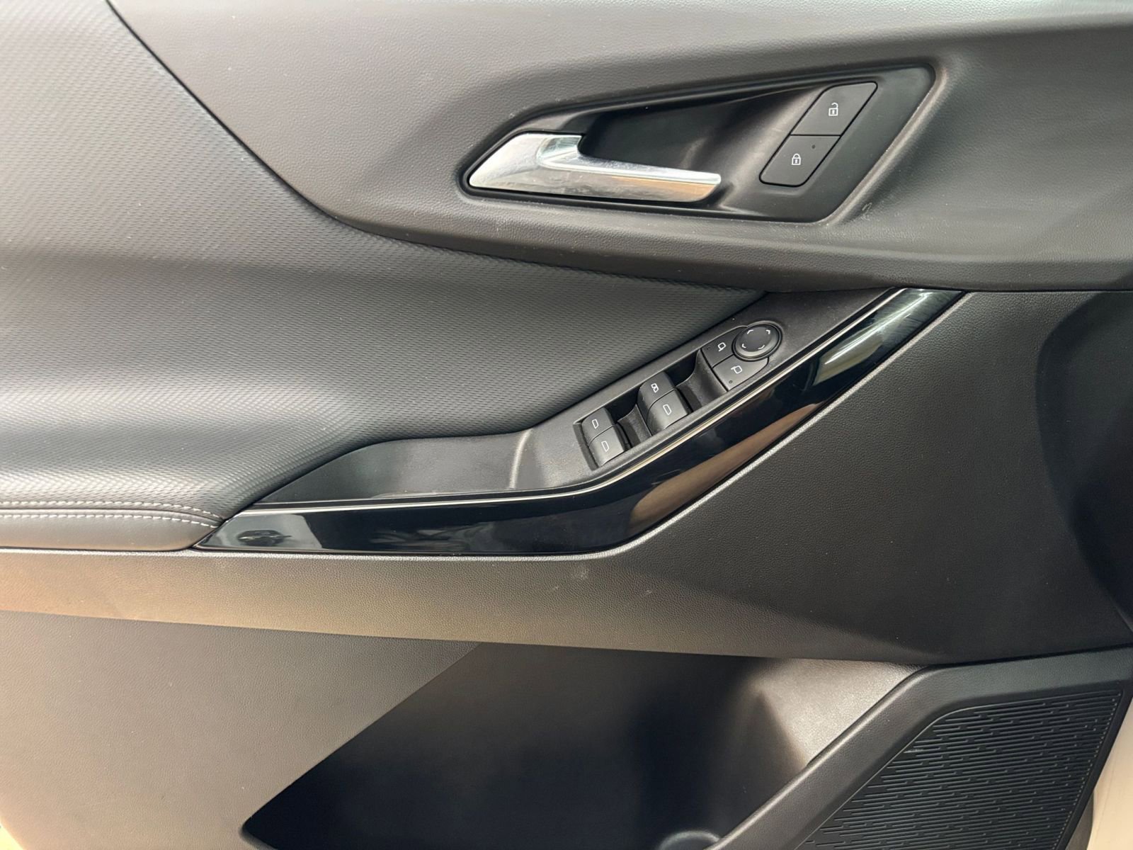 Thumbnail: 2025 Chevrolet Equinox - 18