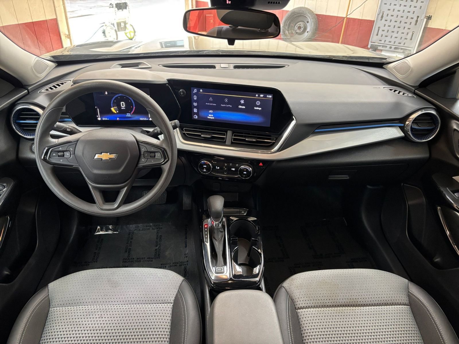 Thumbnail: 2025 Chevrolet Trax - 32
