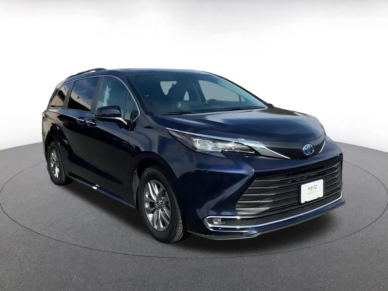 Thumbnail: 2024 Toyota Sienna - 3