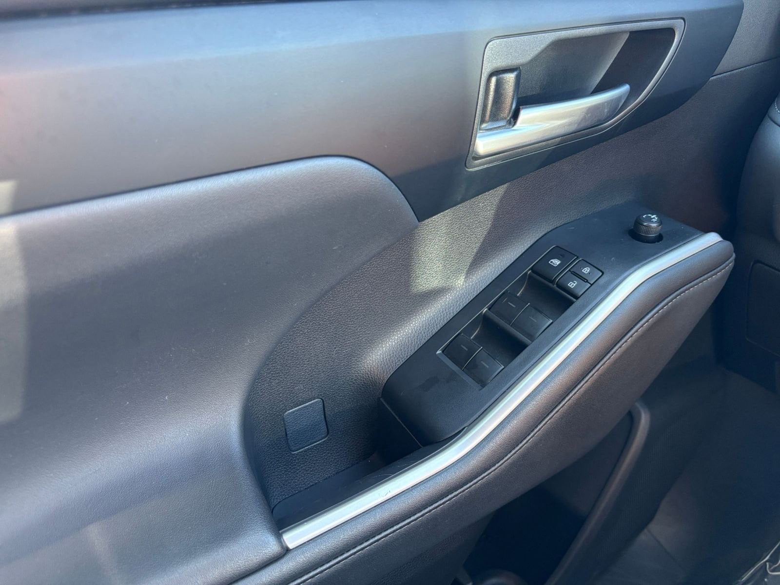 Thumbnail: 2025 Toyota Highlander - 18