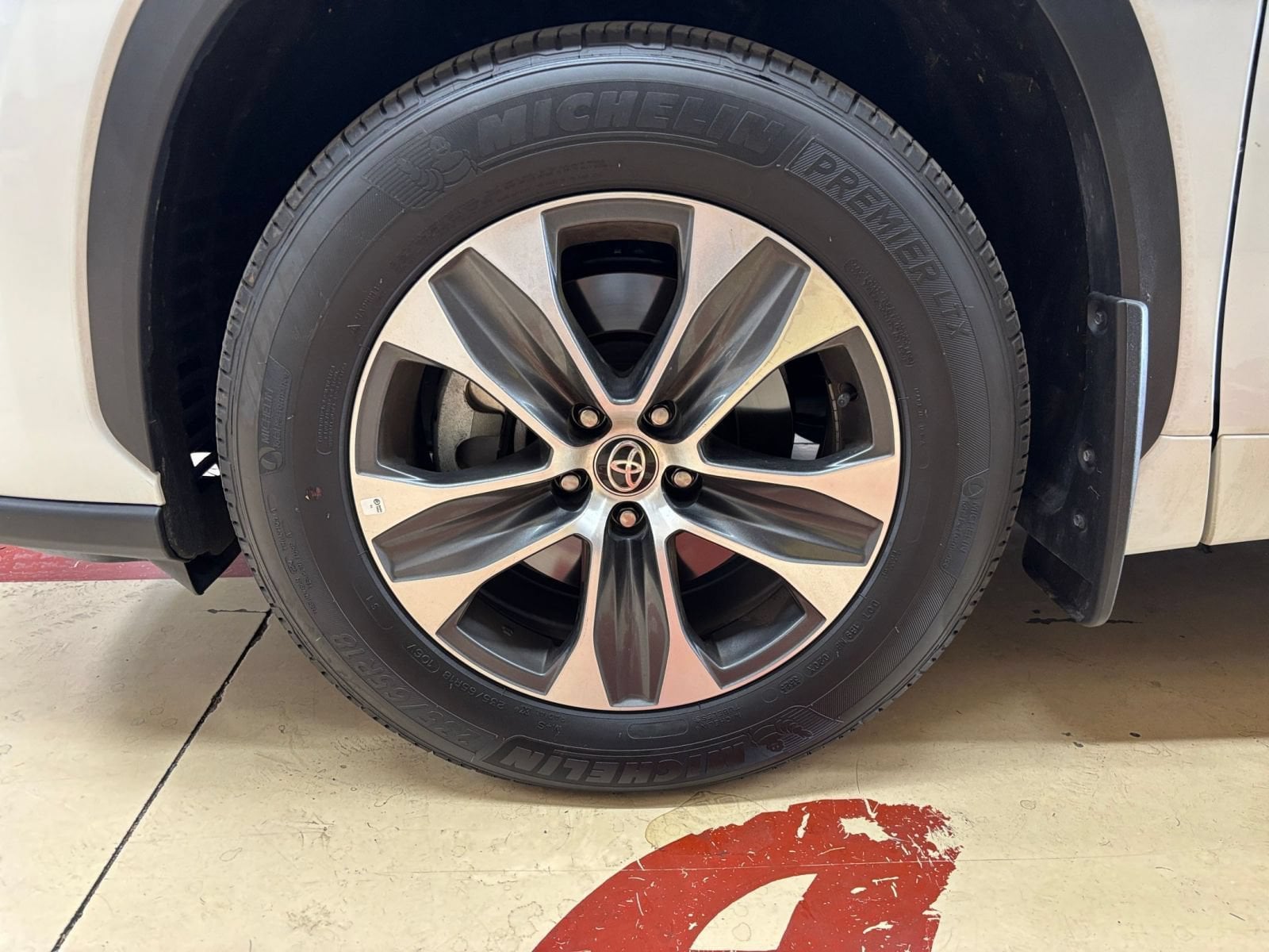 Thumbnail: 2026 Toyota Highlander - 32