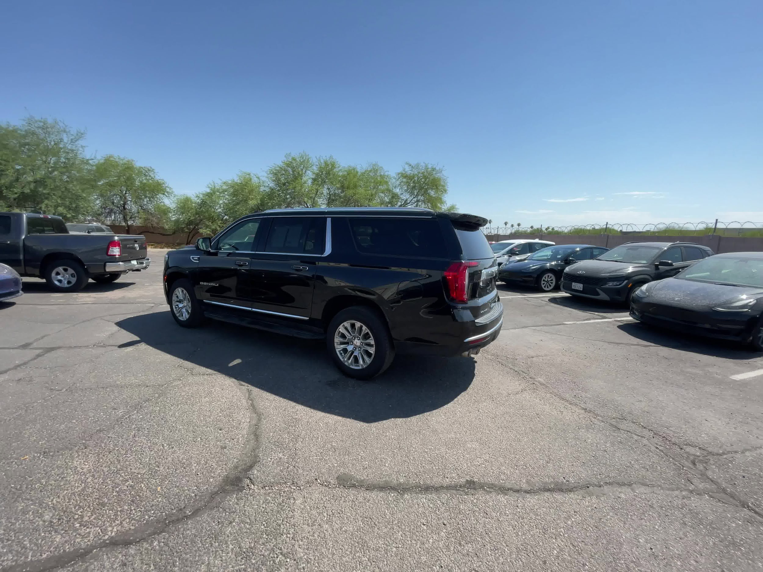 2023 GMC Yukon XL Denali 10