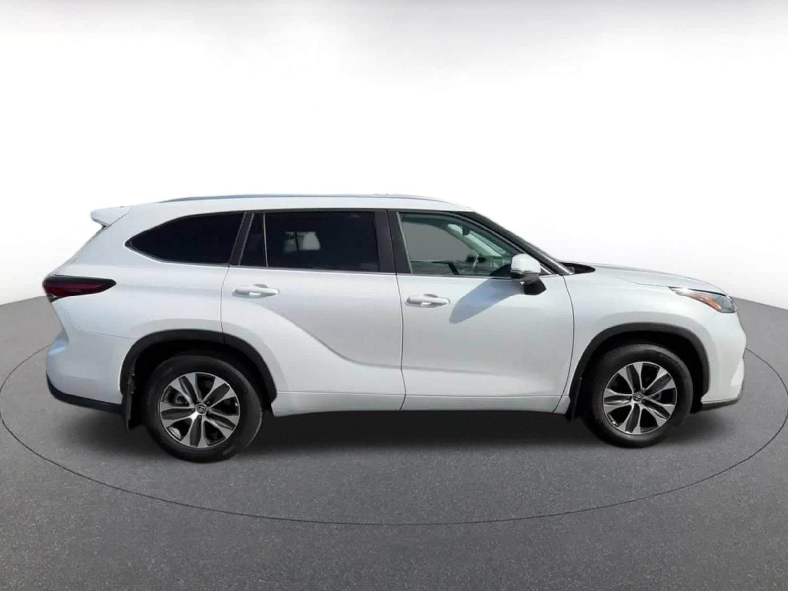 Thumbnail: 2026 Toyota Highlander - 15