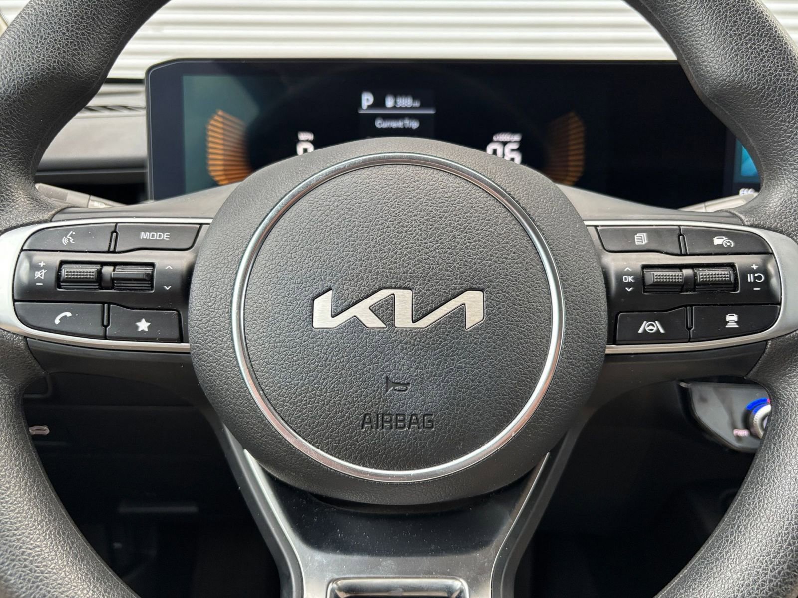 Thumbnail: 2025 Kia K5 - 27