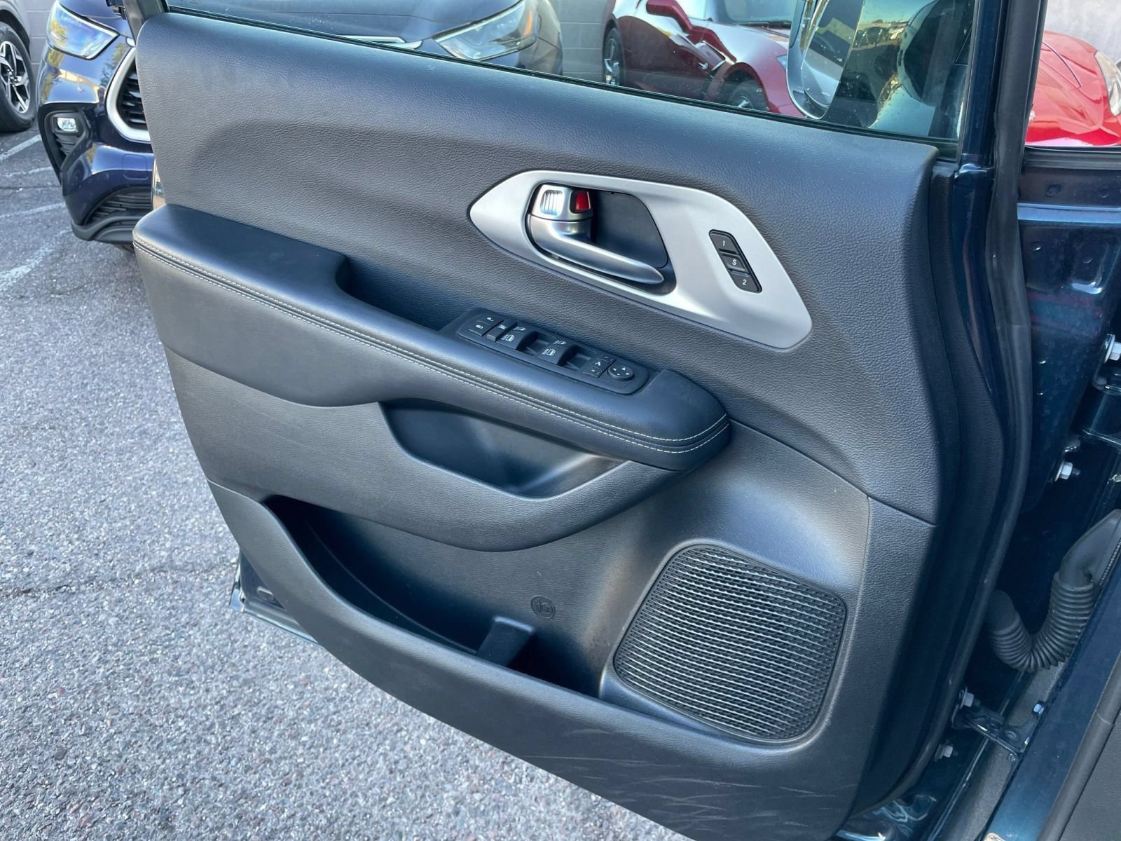 Thumbnail: 2025 Chrysler Pacifica - 18