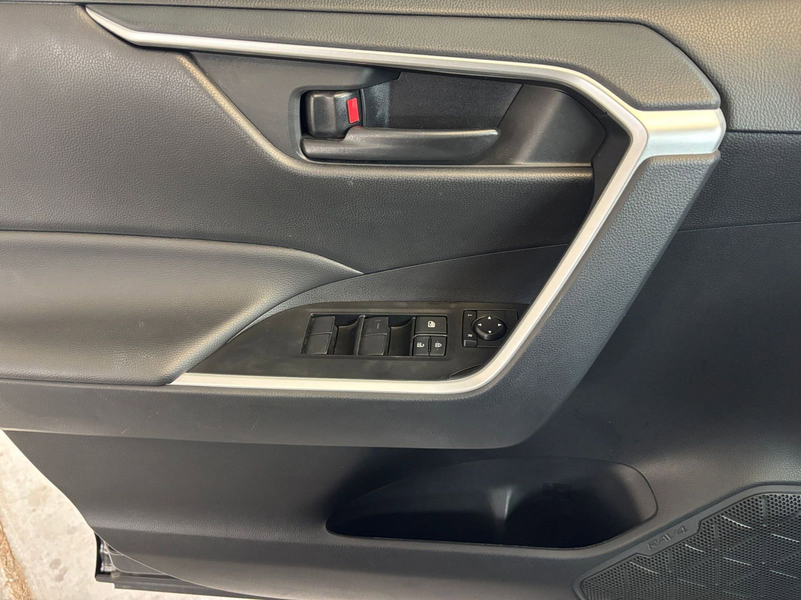 Thumbnail: 2025 Toyota RAV4 - 20