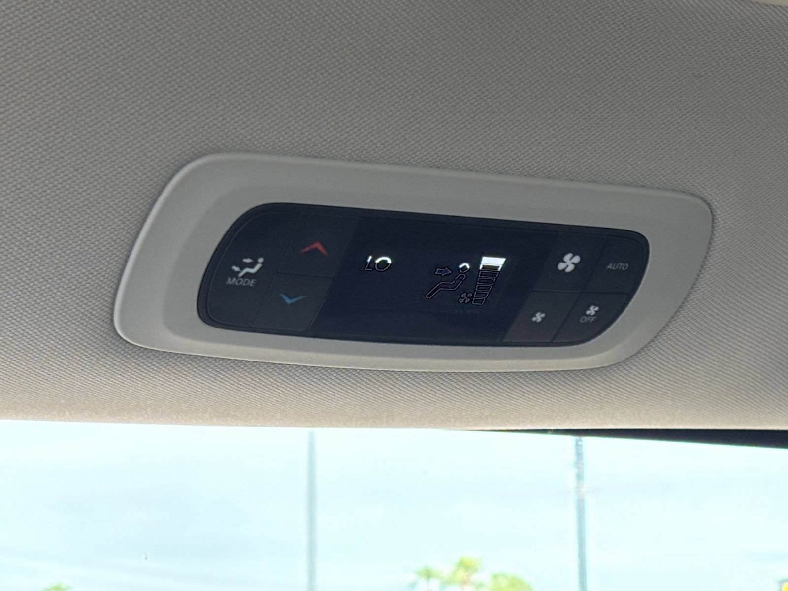 Thumbnail: 2023 Chrysler Pacifica - 24