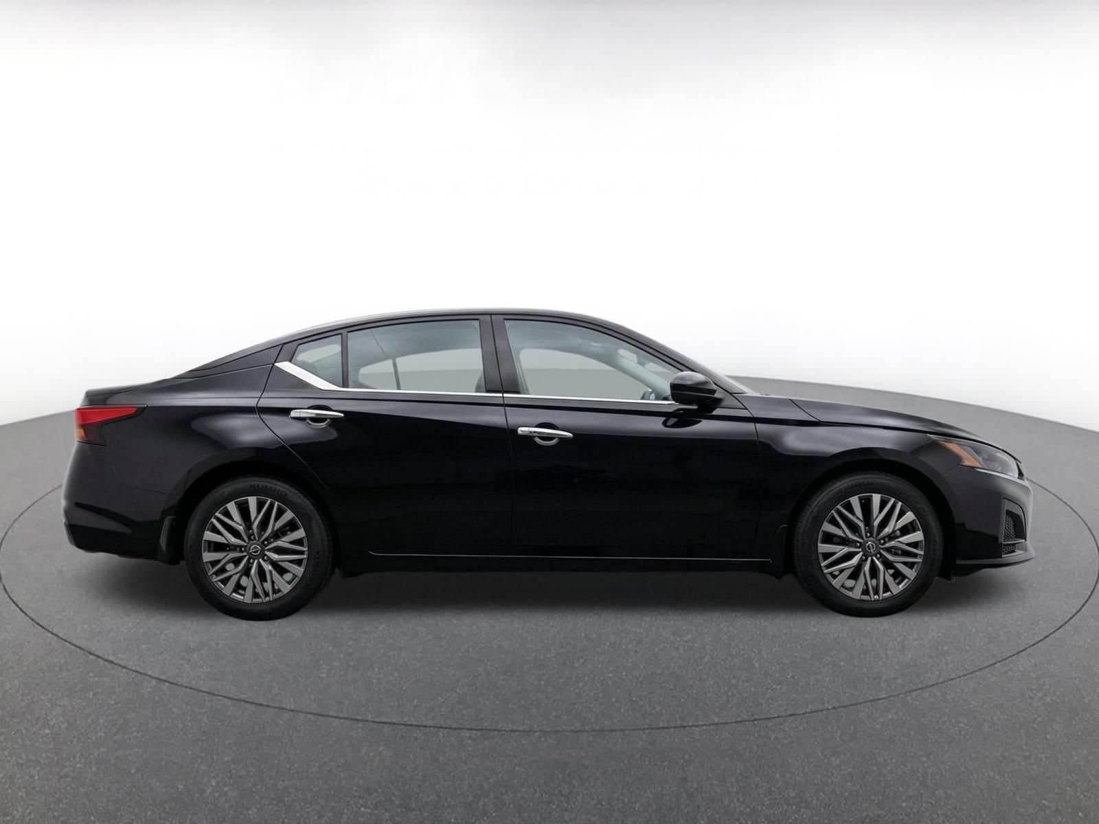 Thumbnail: 2025 Nissan Altima - 10