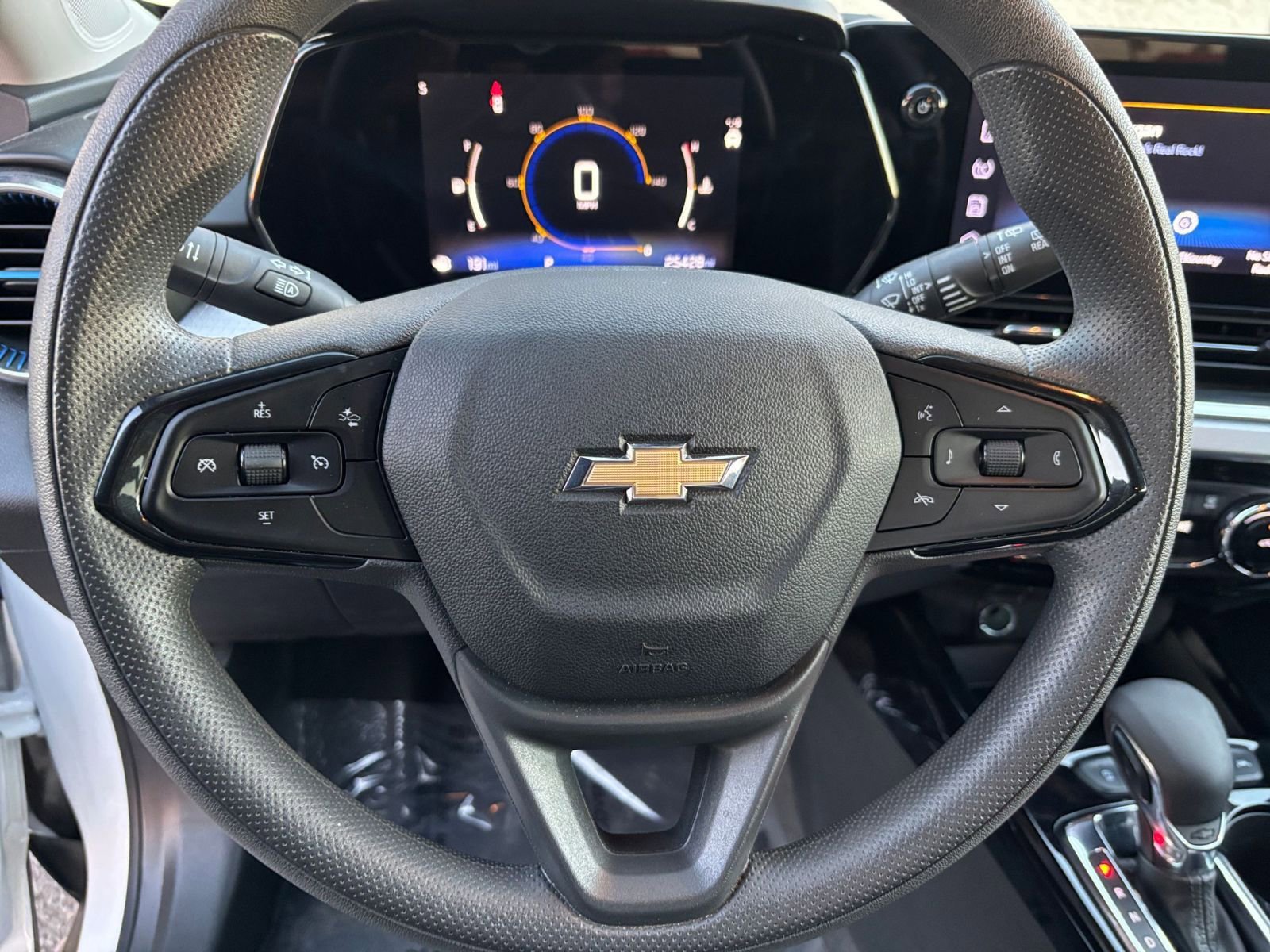 Thumbnail: 2025 Chevrolet Trax - 25