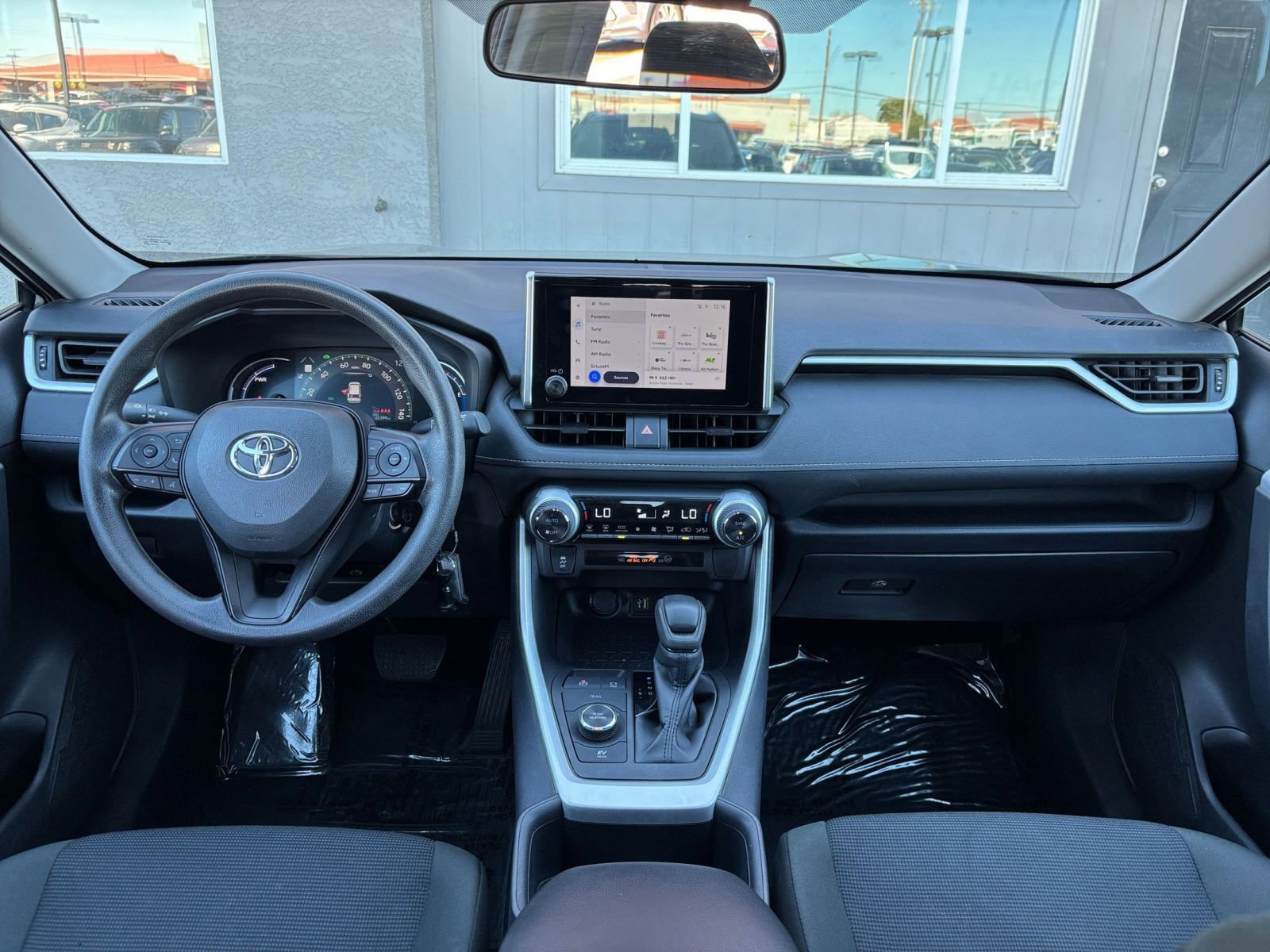 Thumbnail: 2025 Toyota RAV4 - 32