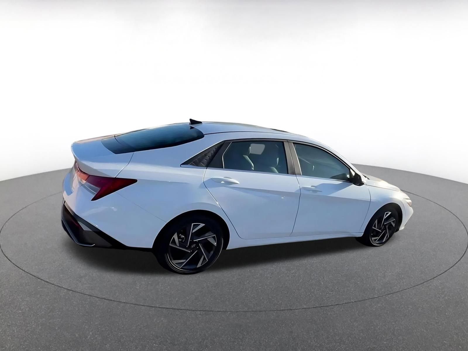 Thumbnail: 2025 Hyundai Elantra - 15