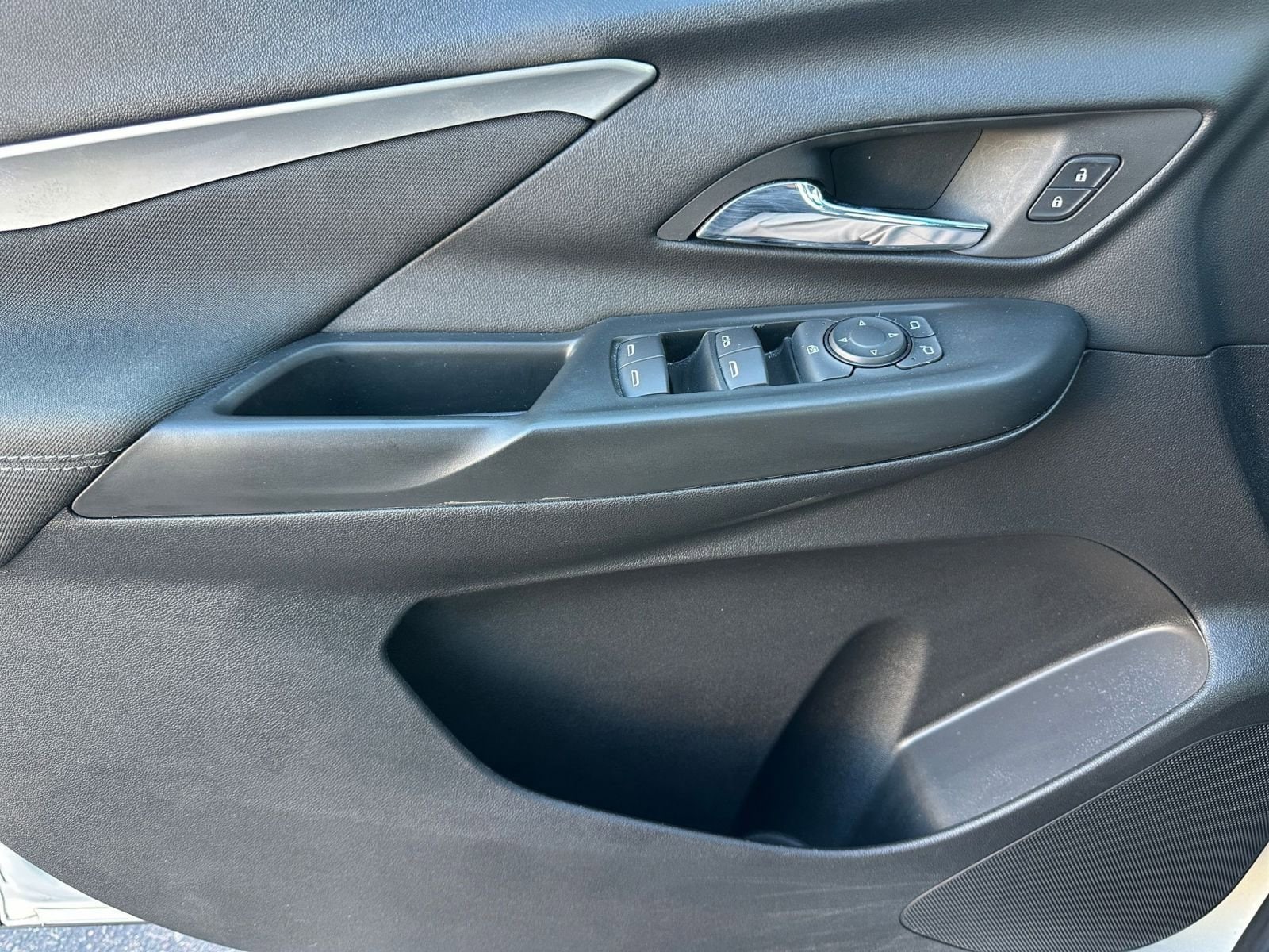 Thumbnail: 2023 Chevrolet Bolt EV - 23