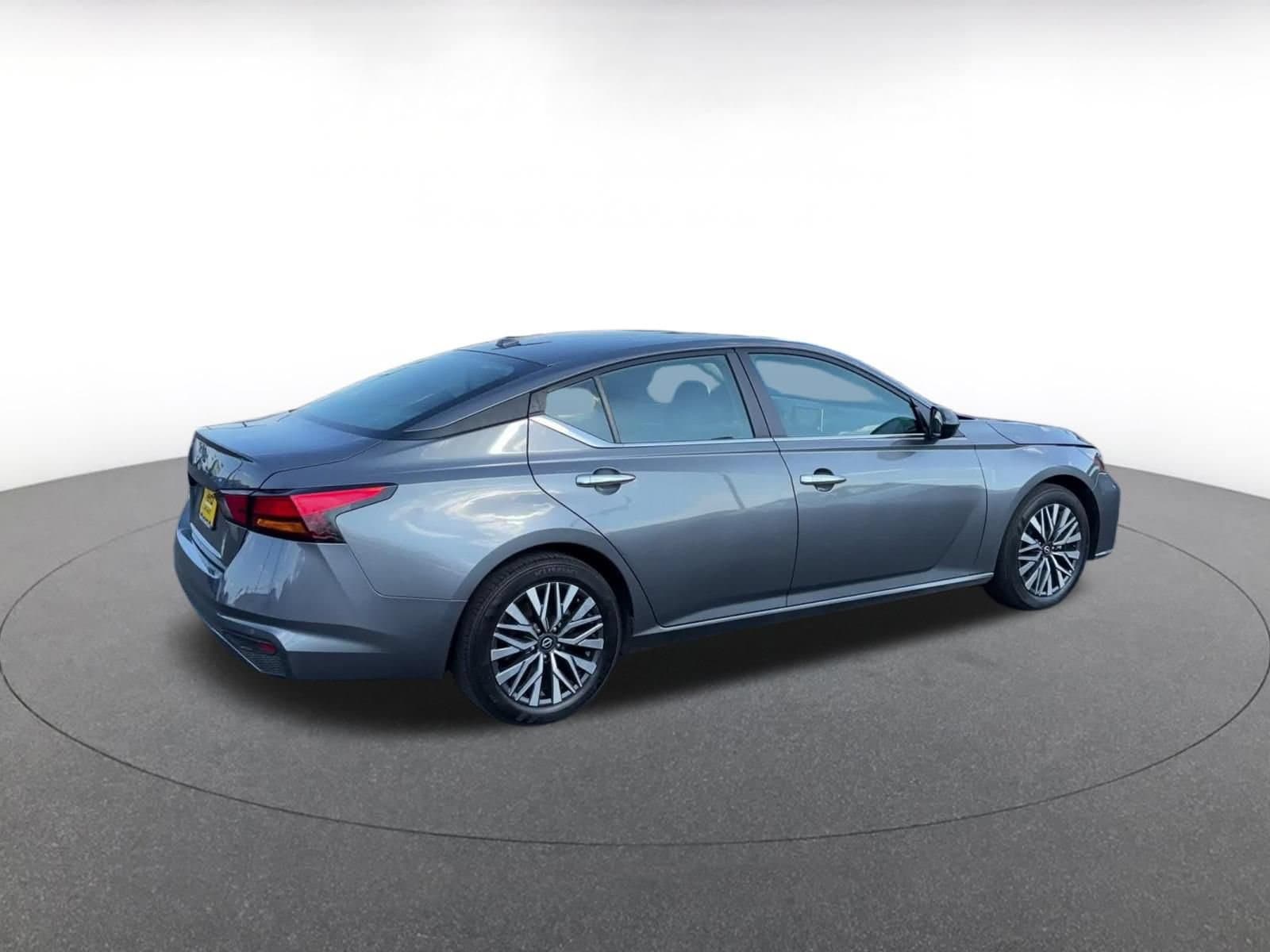 Thumbnail: 2025 Nissan Altima - 14