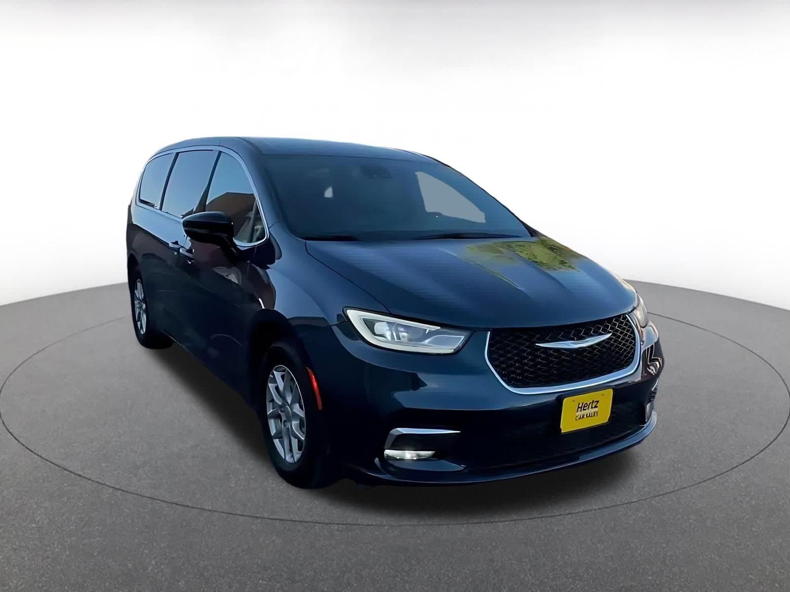 Thumbnail: 2025 Chrysler Pacifica - 3