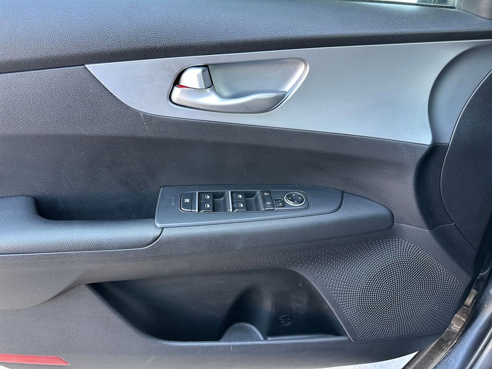 Thumbnail: 2023 Kia Forte - 20
