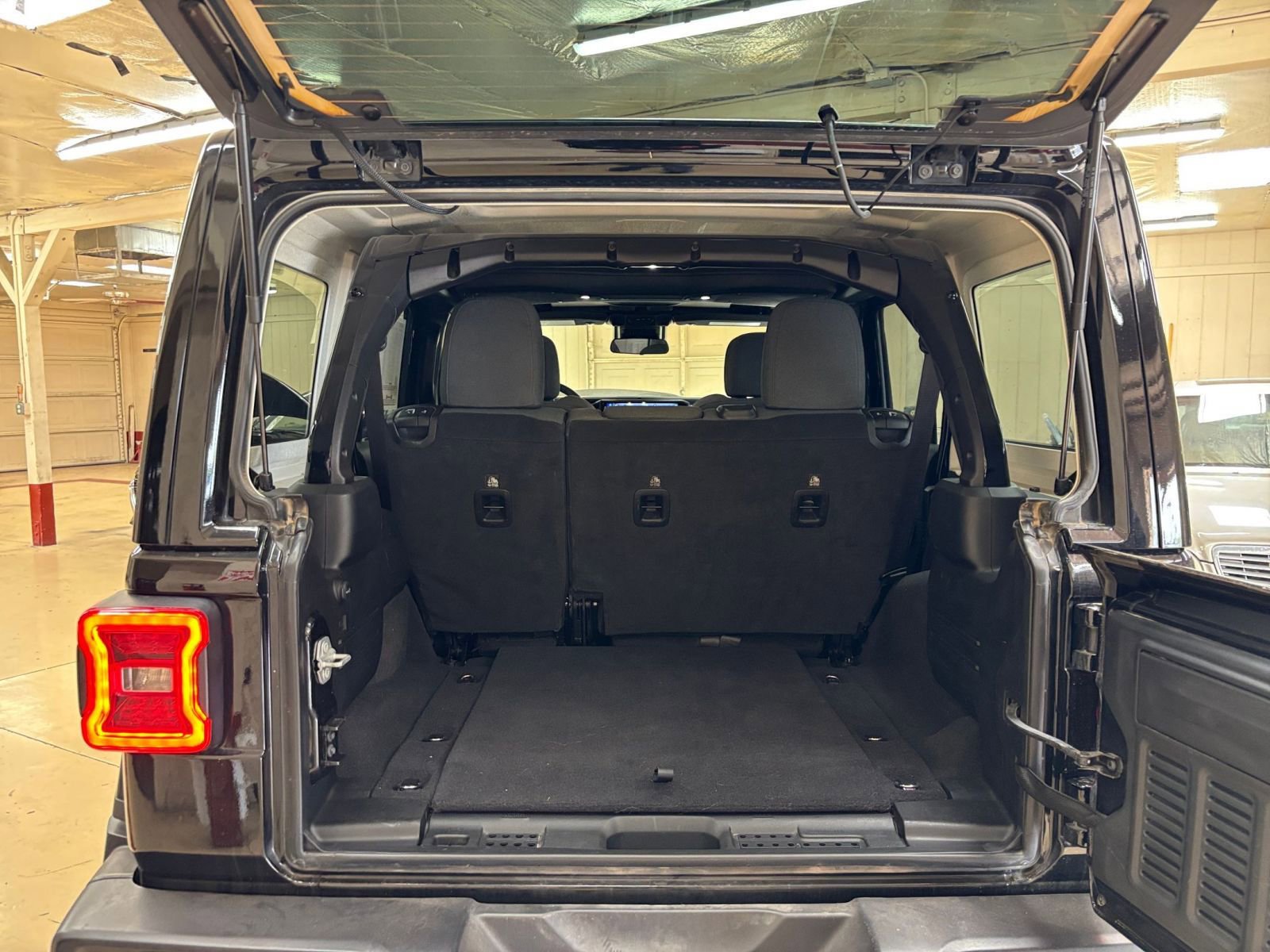 Thumbnail: 2025 Jeep Wrangler - 31