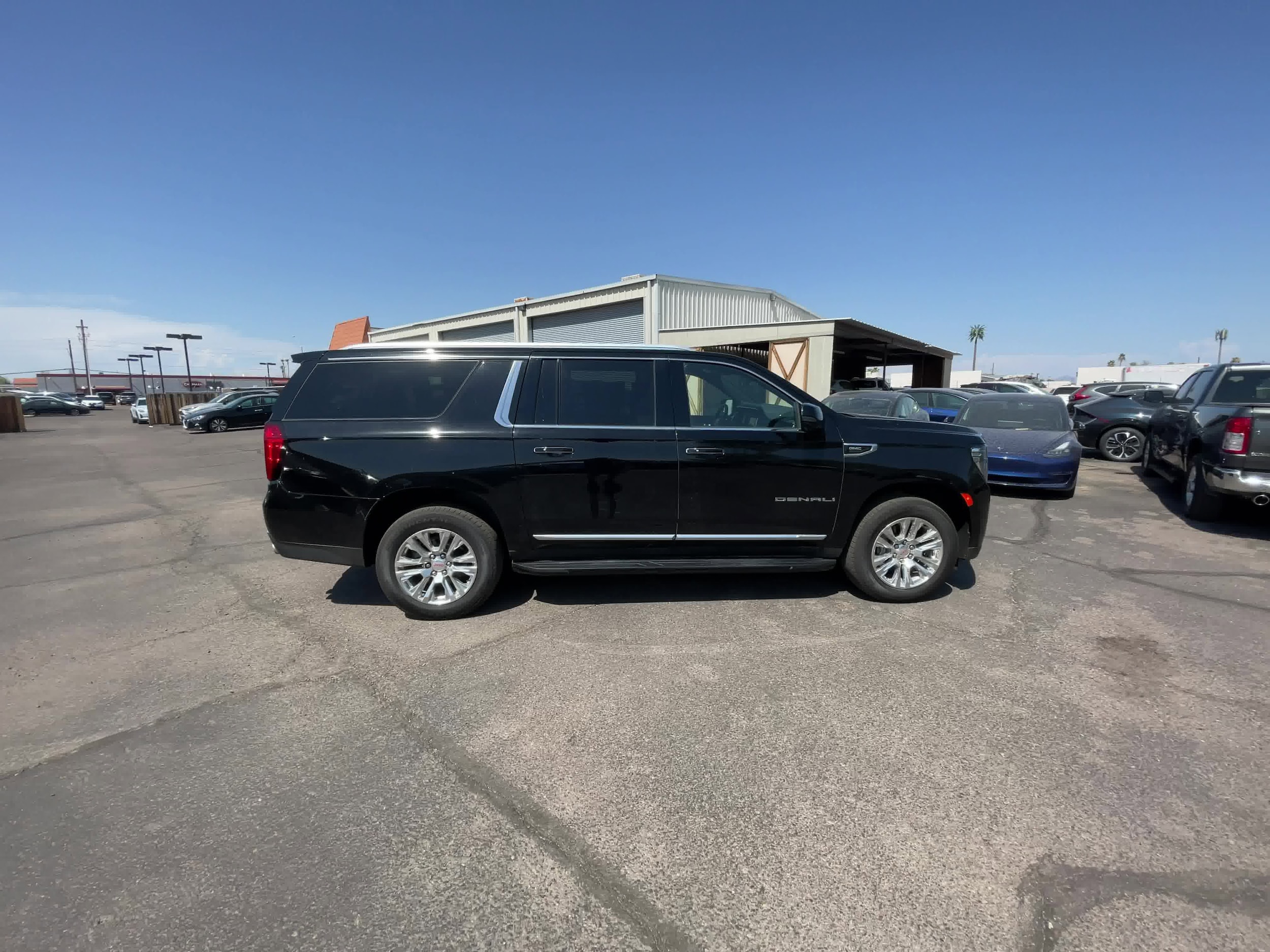 2023 GMC Yukon XL Denali 16