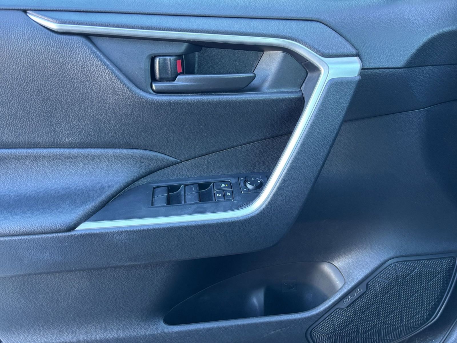 Thumbnail: 2025 Toyota RAV4 - 20