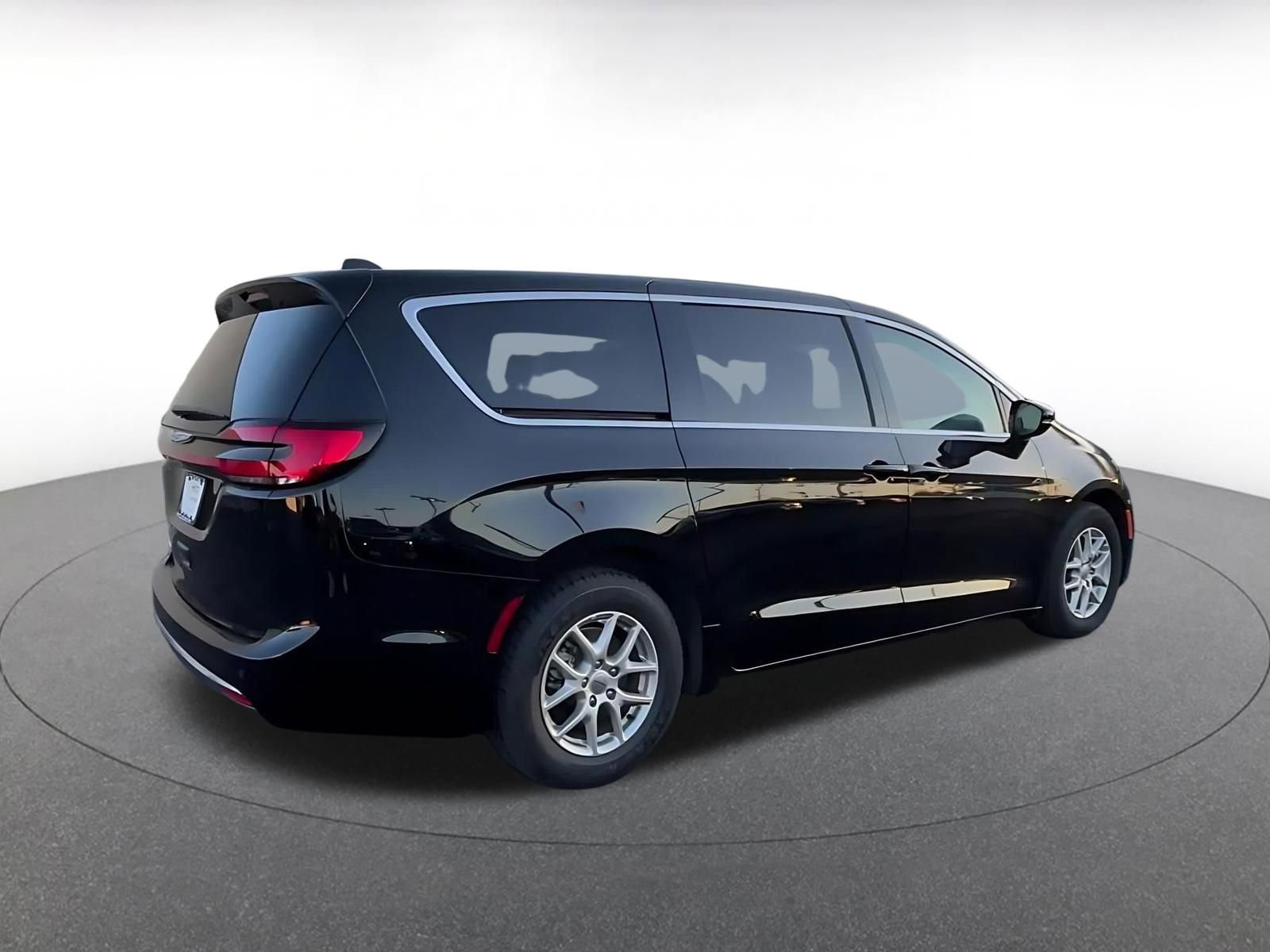 Thumbnail: 2024 Chrysler Pacifica - 14