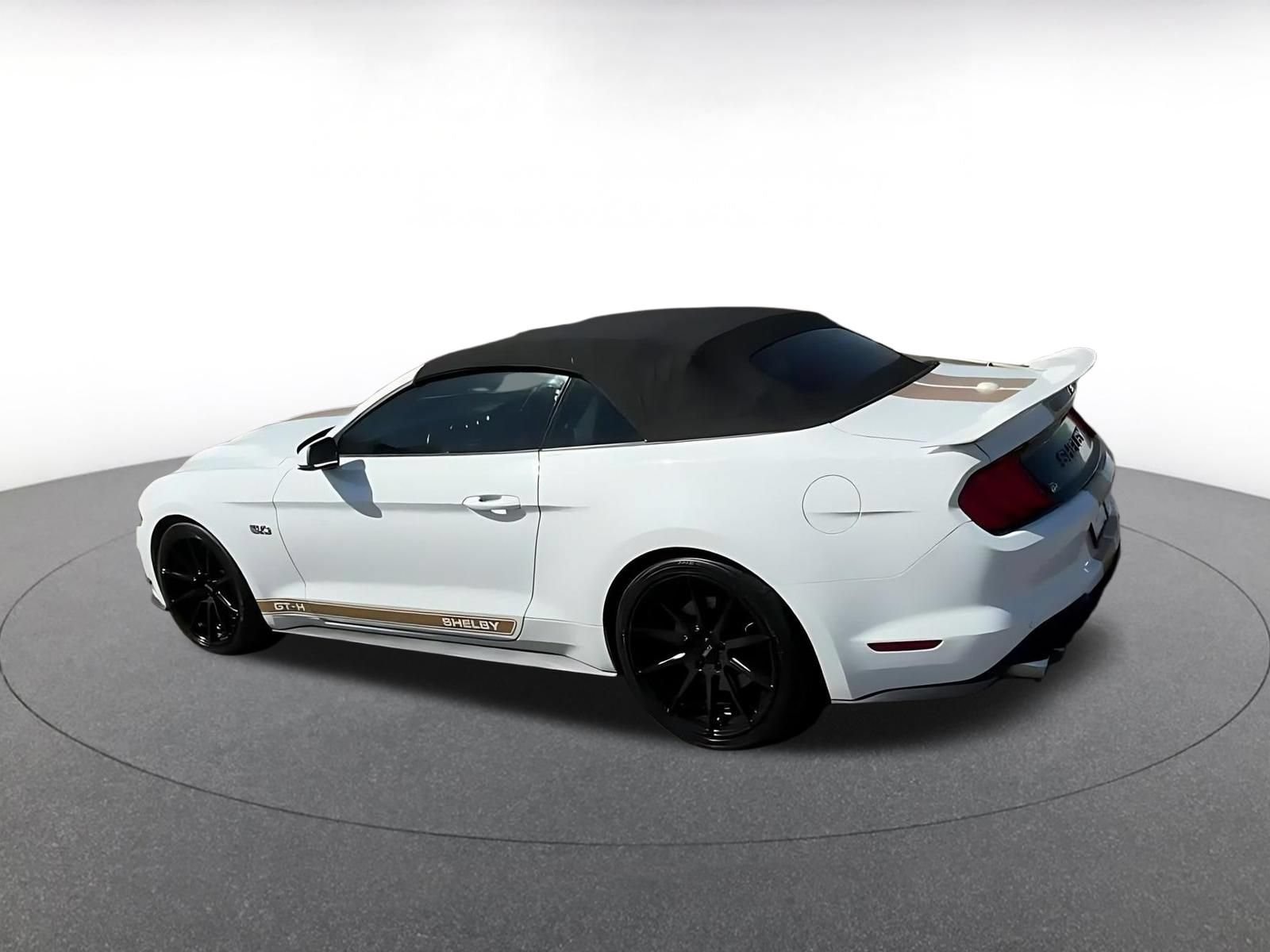 Thumbnail: 2022 Ford Mustang - 8