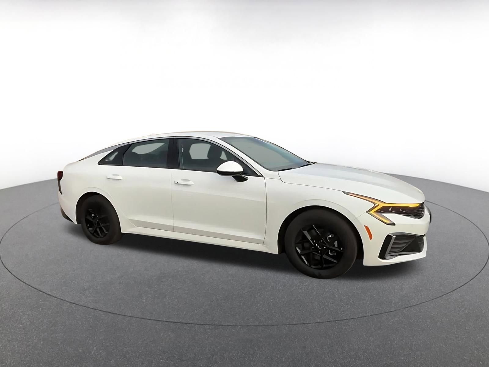 Thumbnail: 2025 Kia K5 - 2