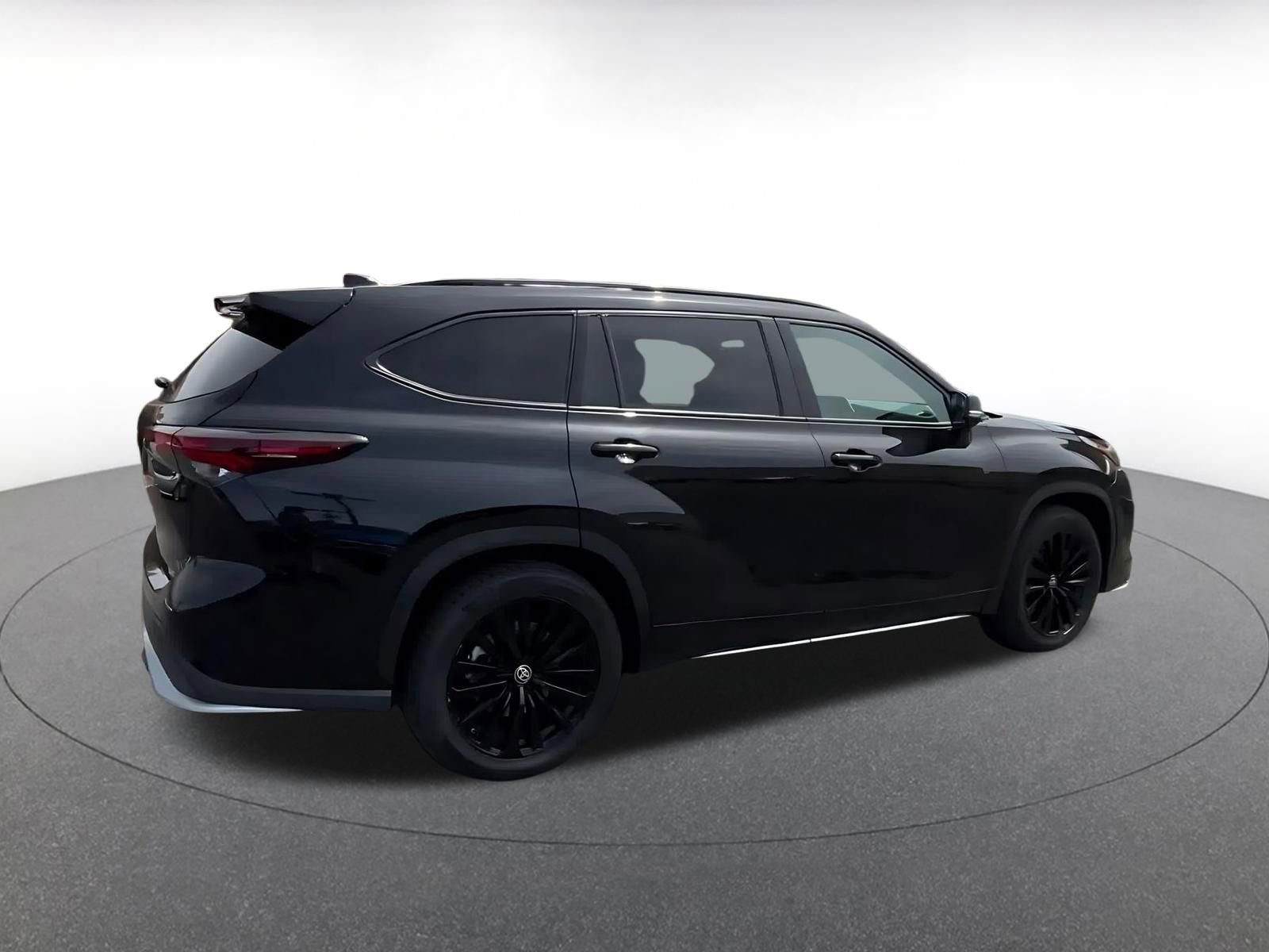 Thumbnail: 2024 Toyota Highlander - 15