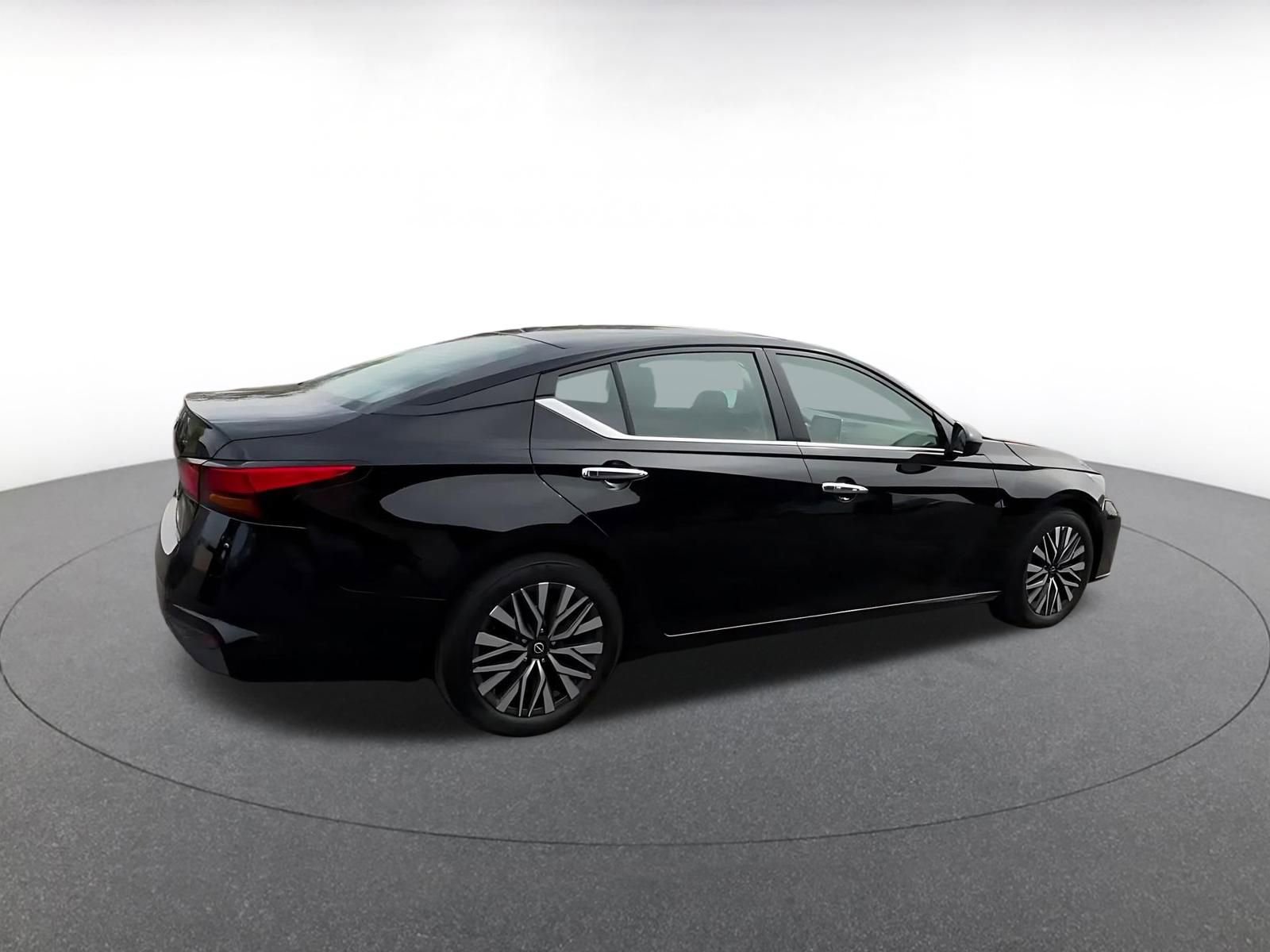 Thumbnail: 2025 Nissan Altima - 15