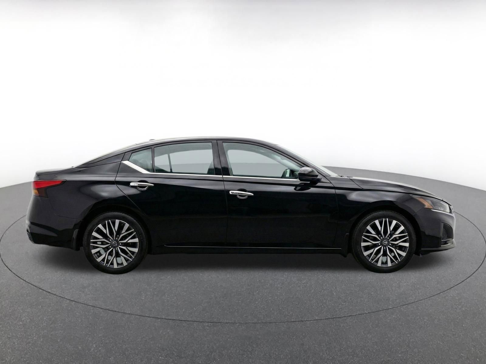 Thumbnail: 2025 Nissan Altima - 10