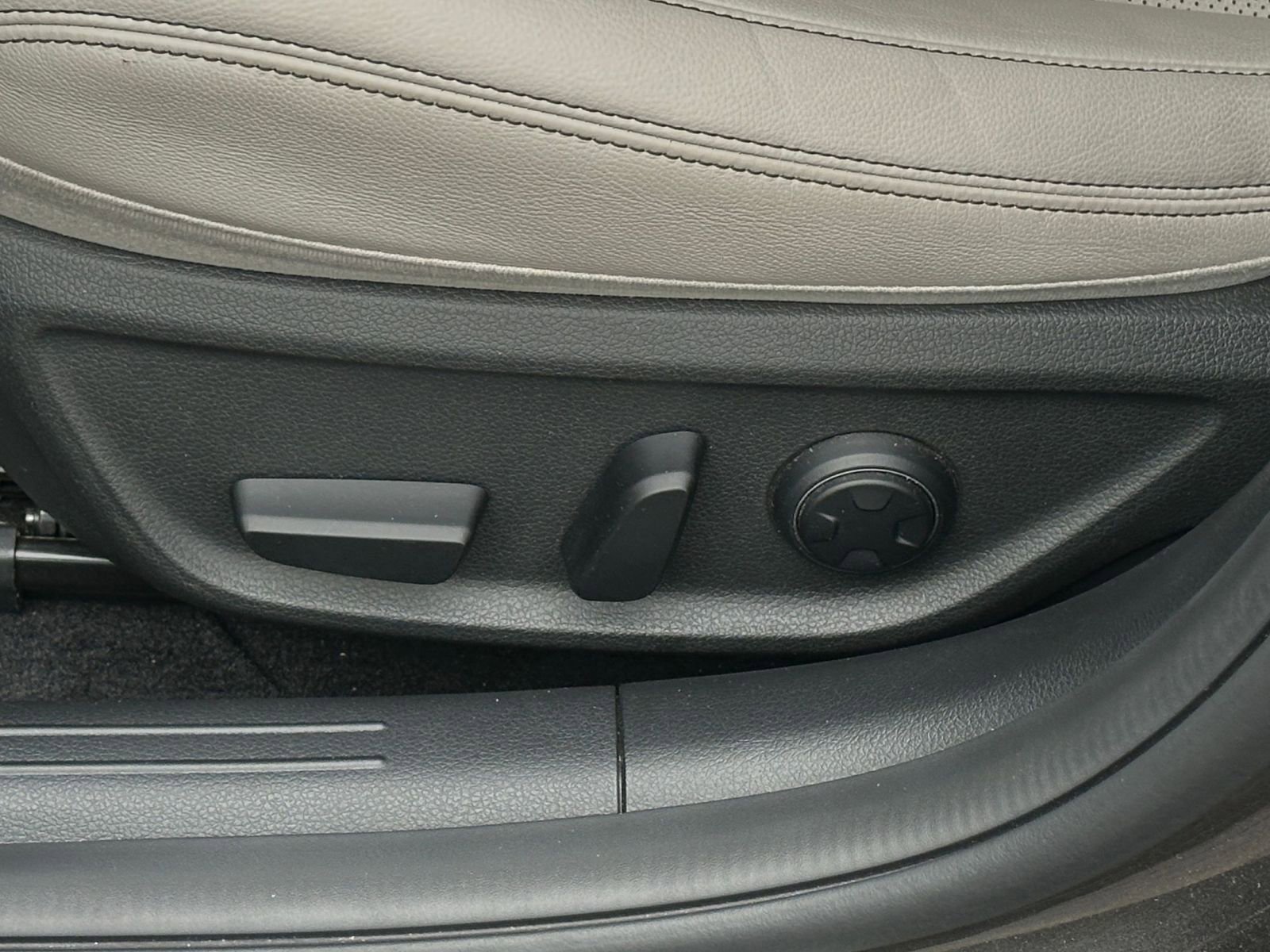 Thumbnail: 2025 Genesis G70 - 23