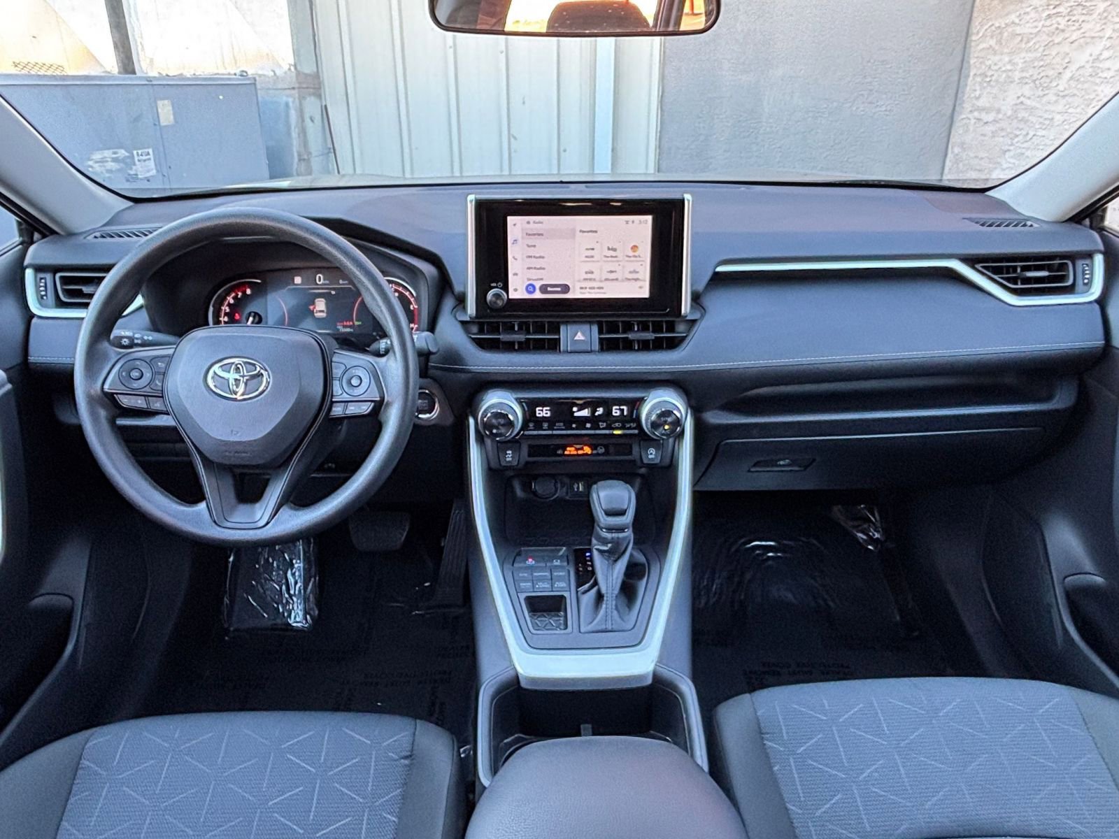 Thumbnail: 2025 Toyota RAV4 - 35