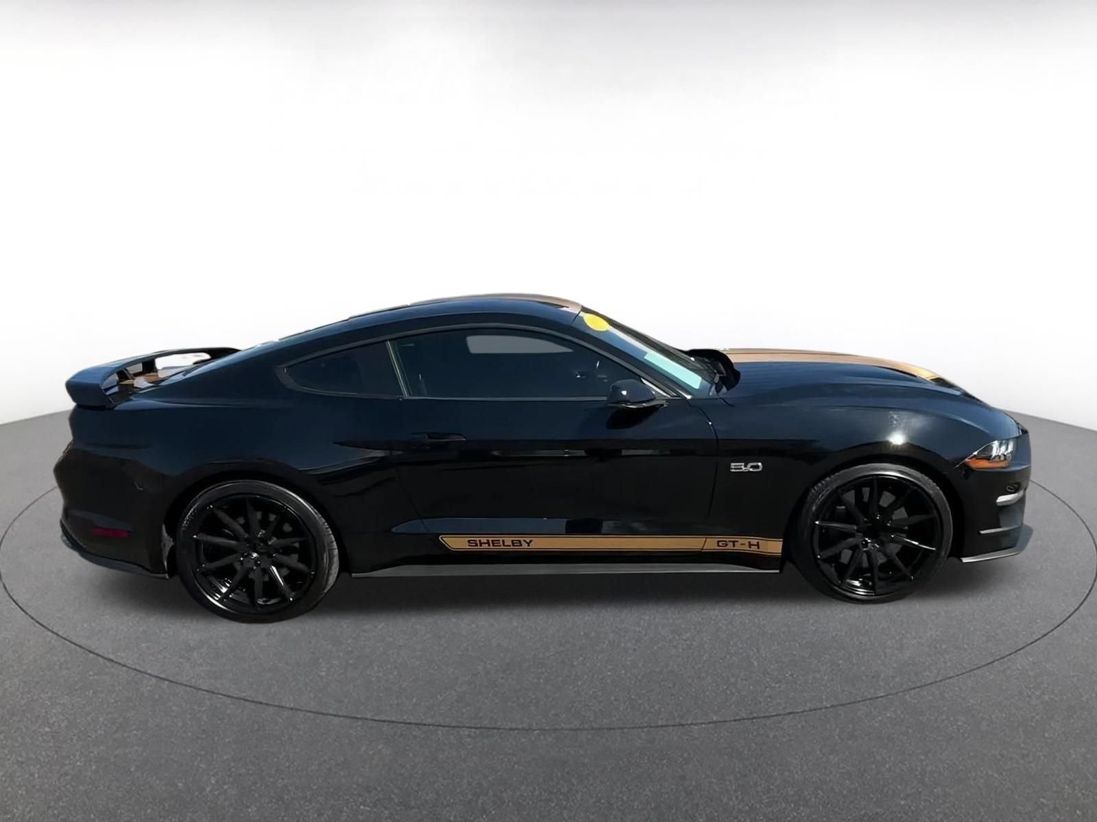 Thumbnail: 2022 Ford Mustang - 12