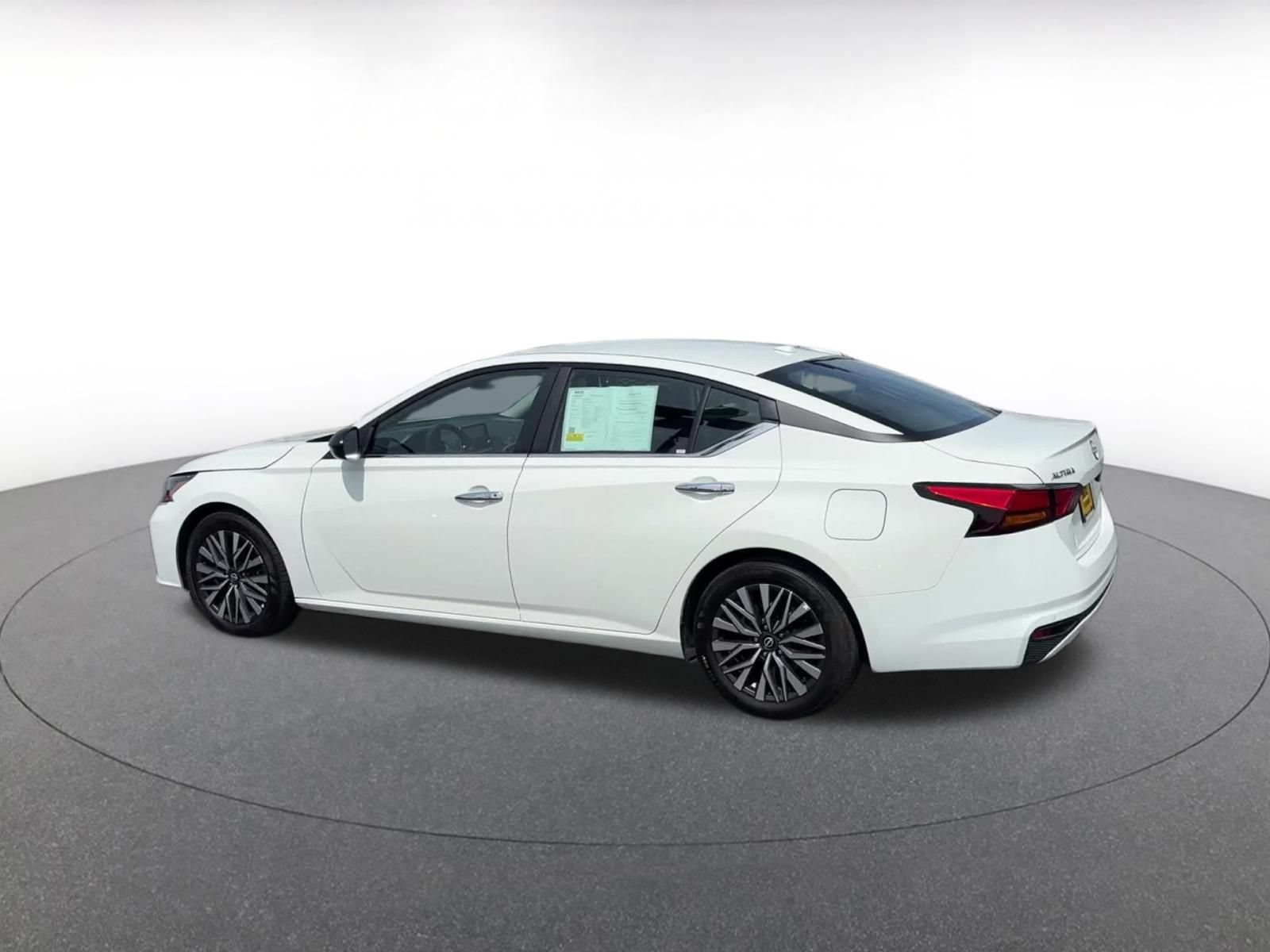 Thumbnail: 2025 Nissan Altima - 9