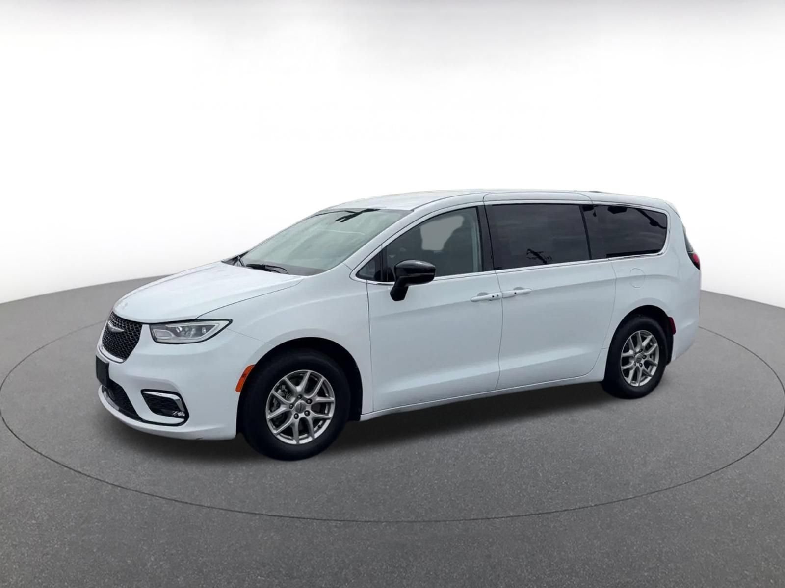 Thumbnail: 2024 Chrysler Pacifica - 7