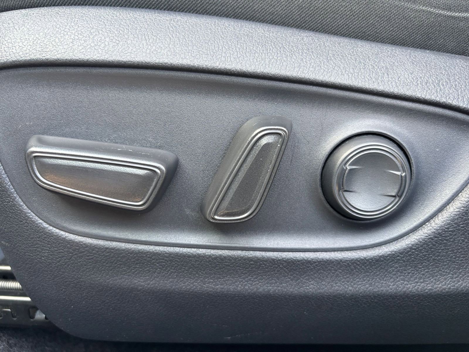 Thumbnail: 2025 Toyota RAV4 - 24