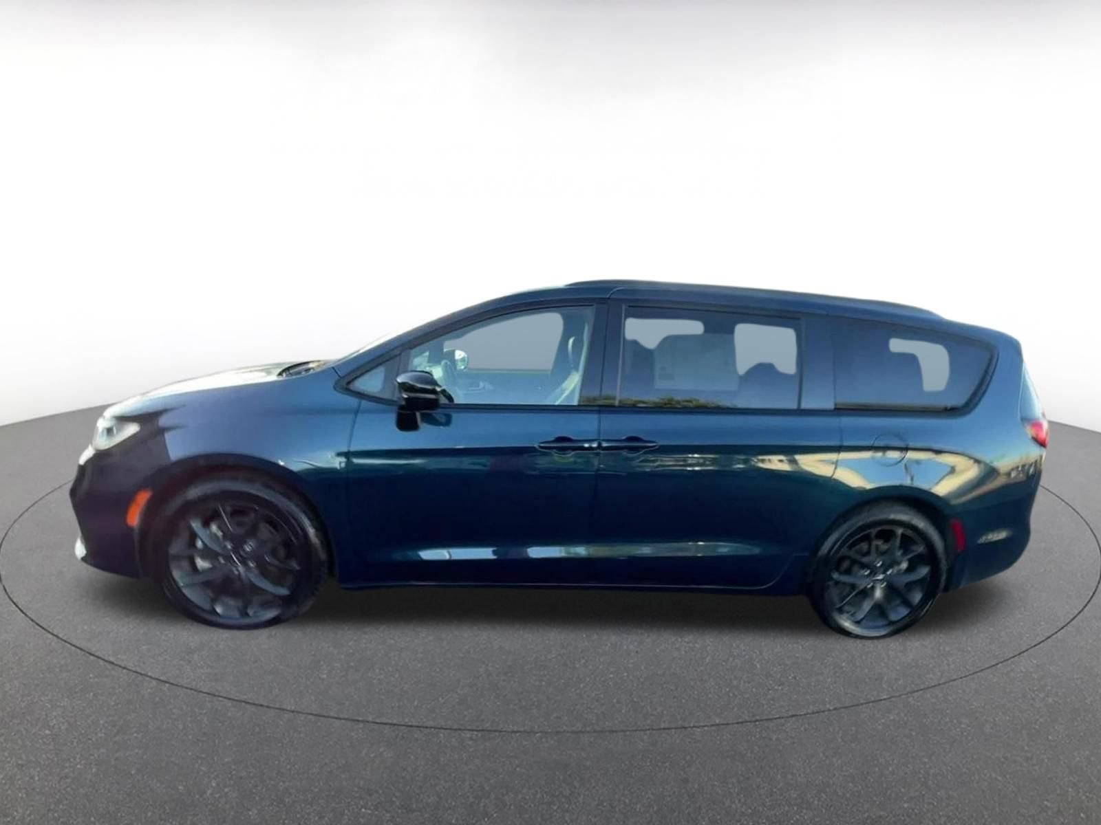 Thumbnail: 2025 Chrysler Pacifica - 9