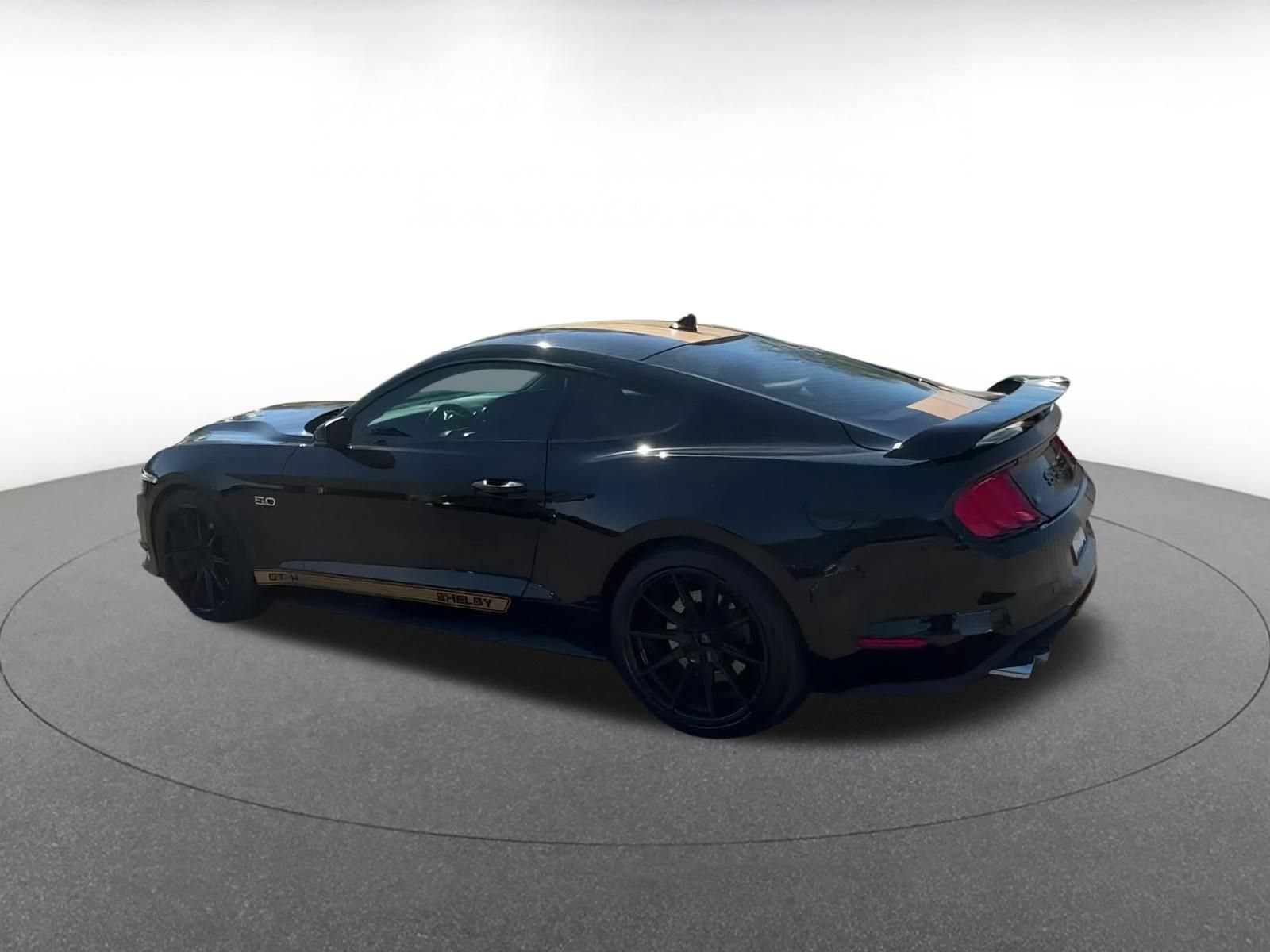 Thumbnail: 2022 Ford Mustang - 7