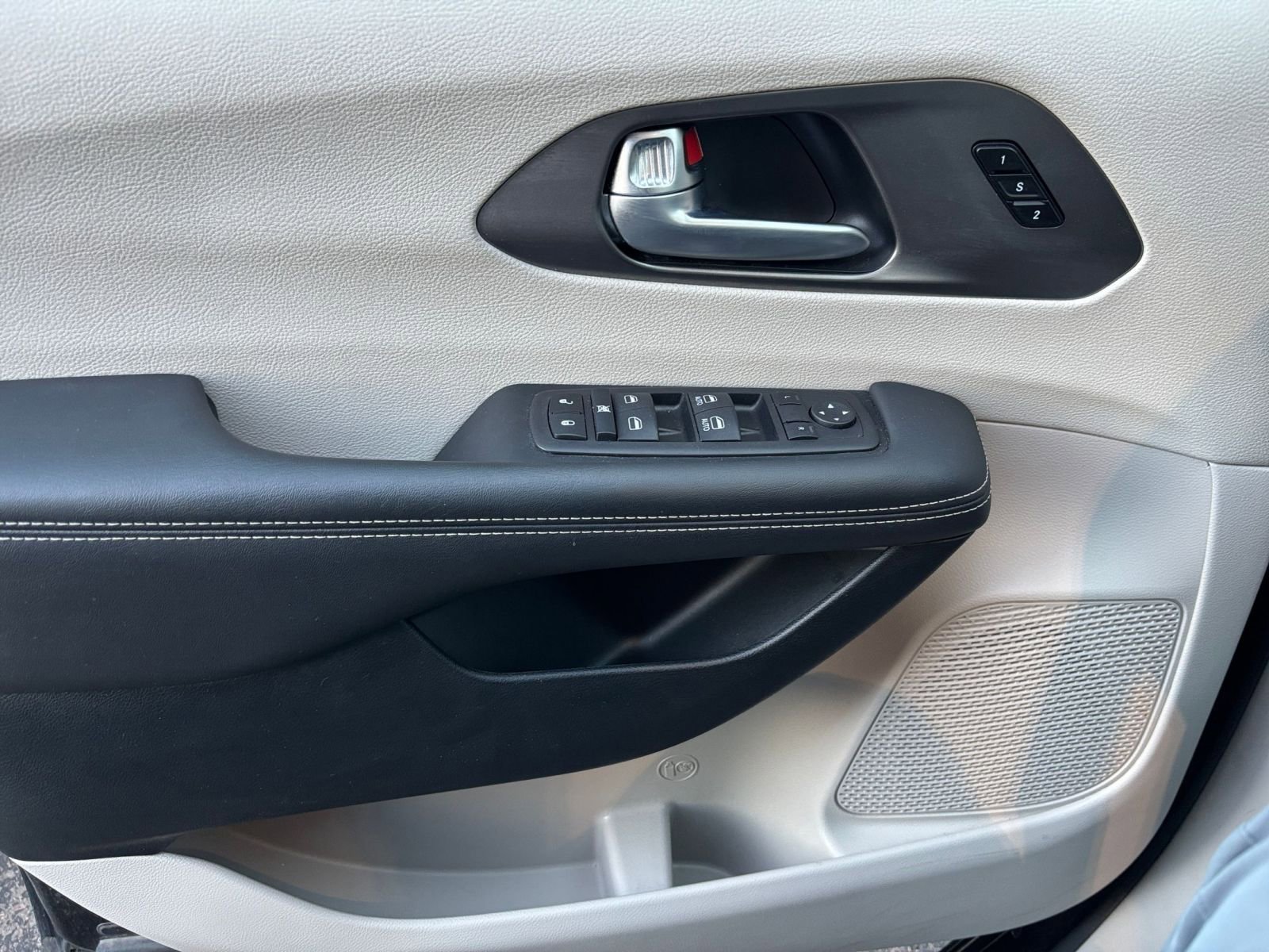 Thumbnail: 2024 Chrysler Pacifica - 18