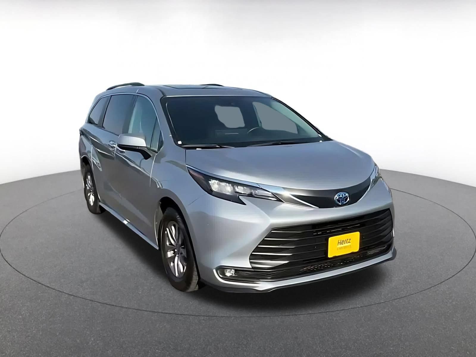 Thumbnail: 2025 Toyota Sienna - 3